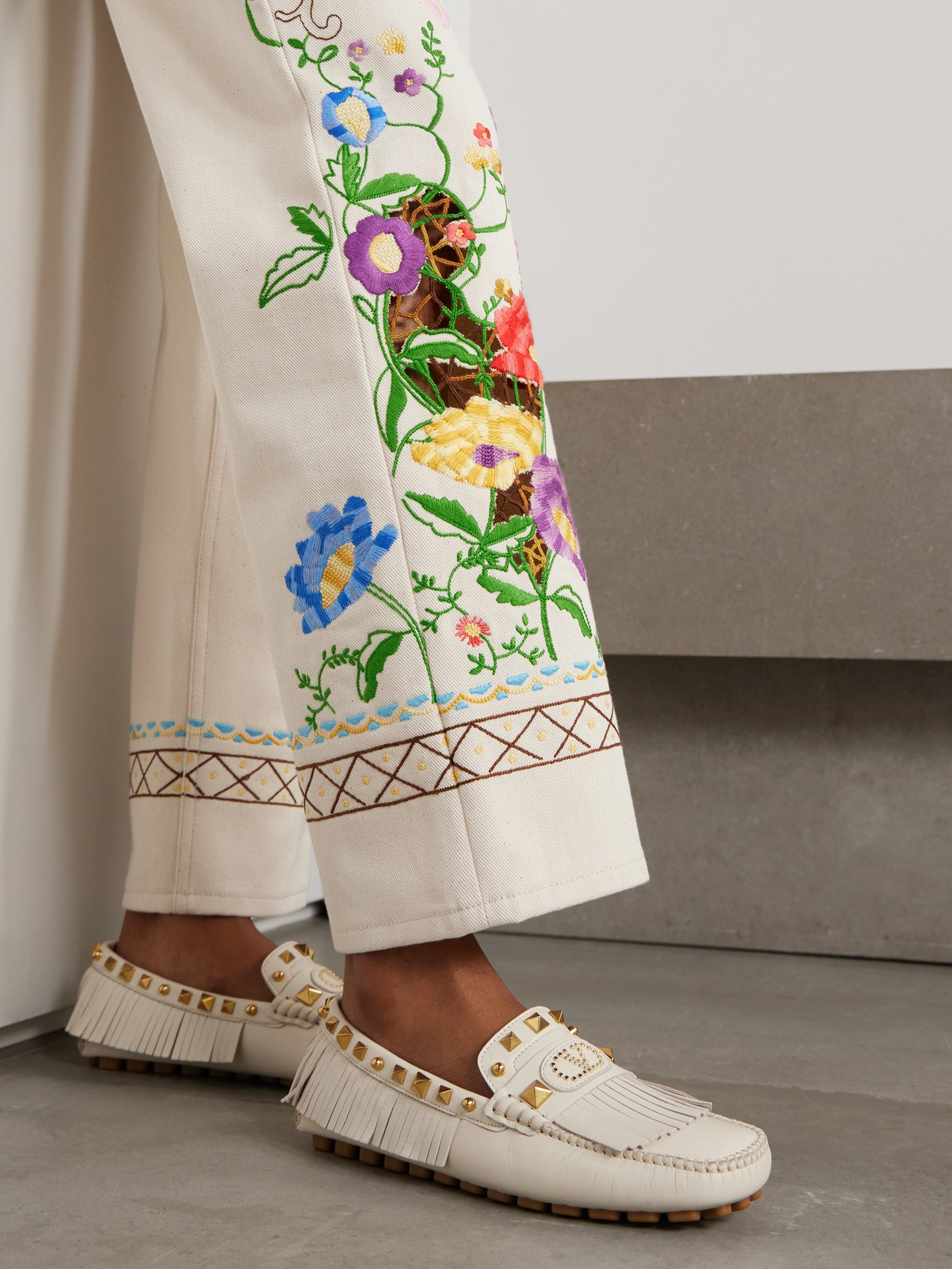 Valentino Plaster Caster Driver Loafers In Ivory