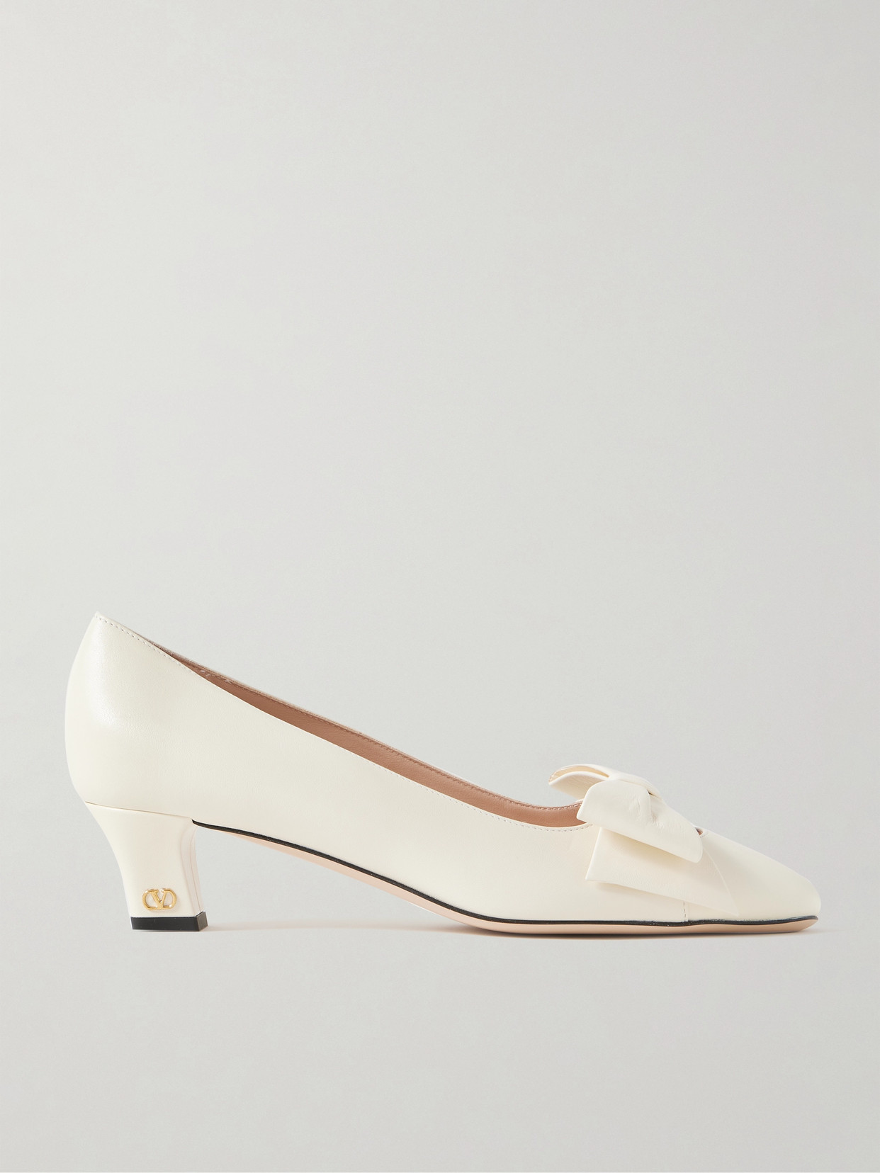 Shop Valentino Bowow 45 Bow-embellished Leather Pumps In Ivory
