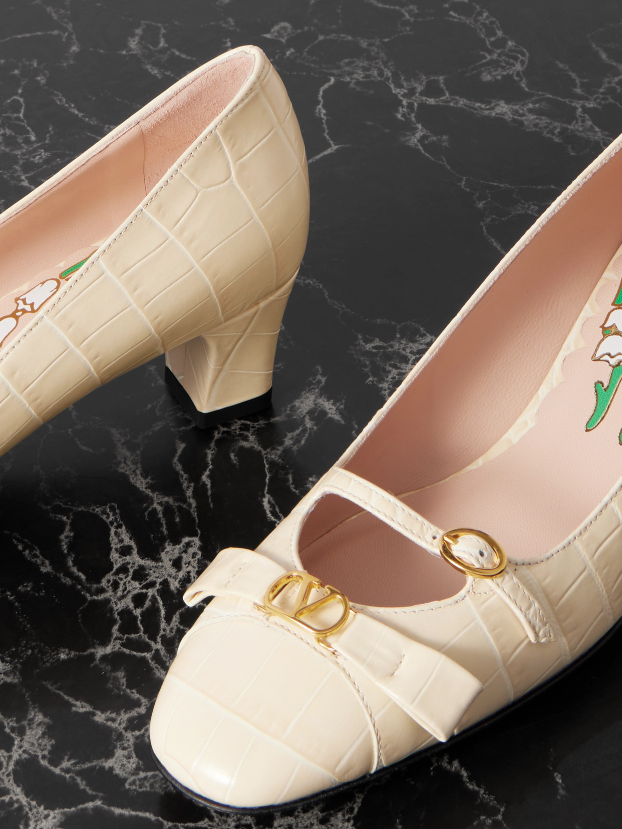 Valentino Butter White Crocodile Effect Leather Pumps With Medium Heel In Ivory
