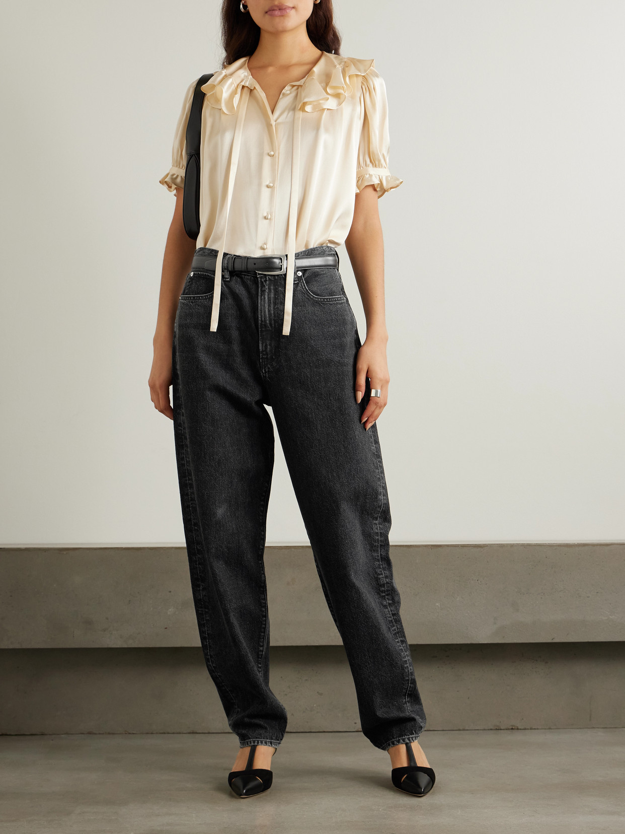 Frame The Narrow Peg High-rise Tapered Jeans In Black