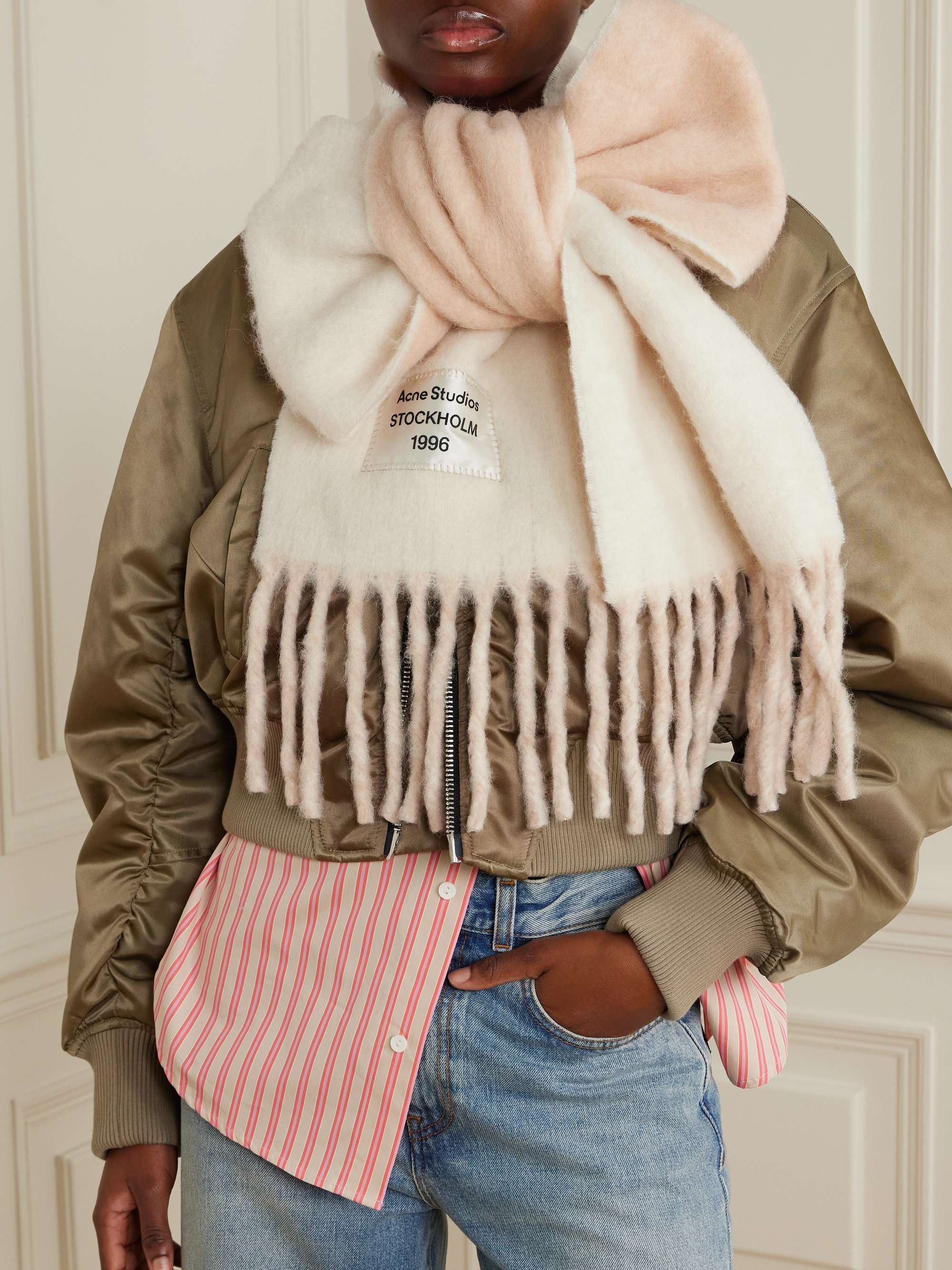 Acne Studios ベージュ アルパカウールニット　襟付き Acne Studios ベージュ アルパカウールニット 襟付き