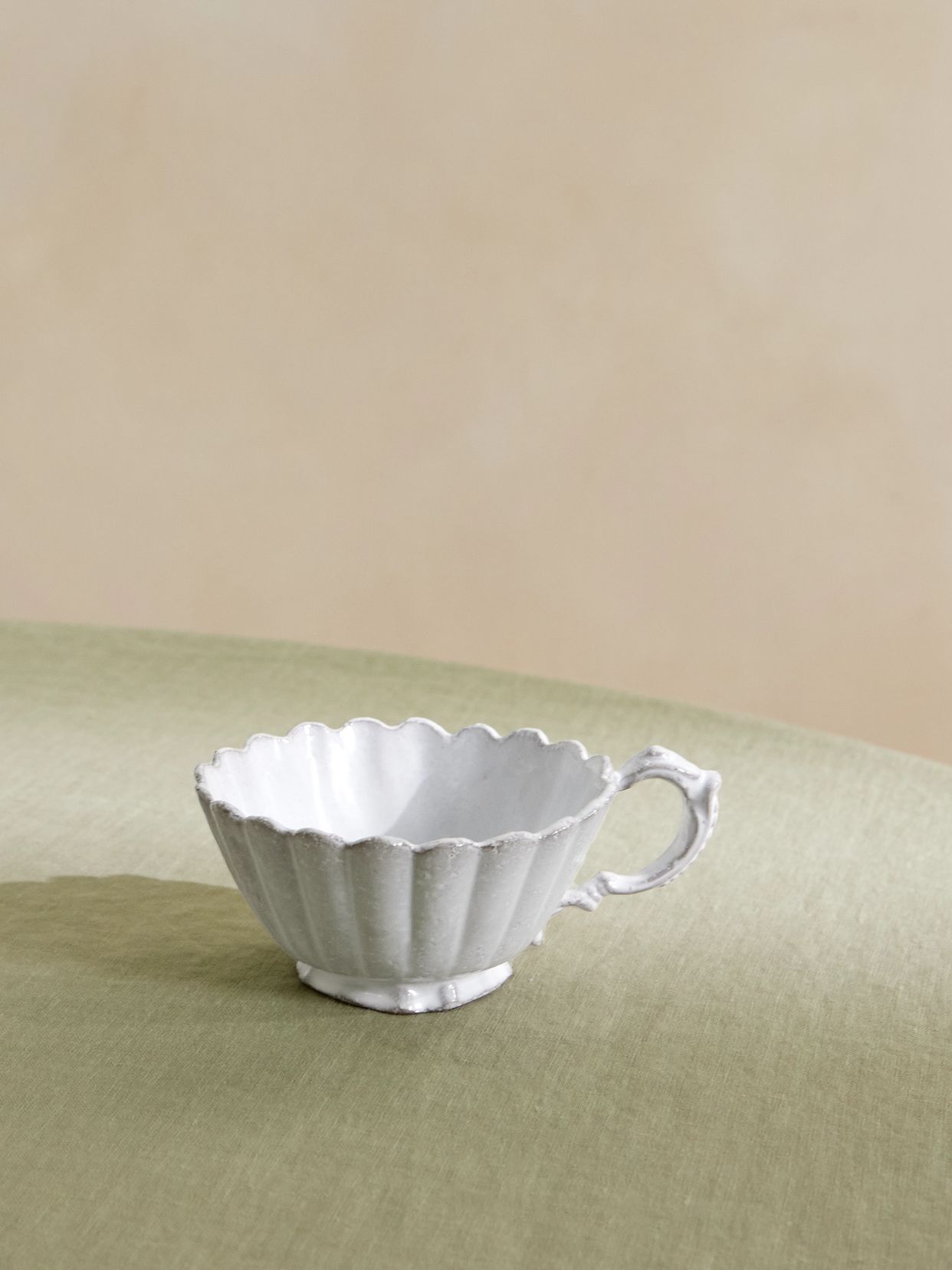 Marguerite ceramic tea cup