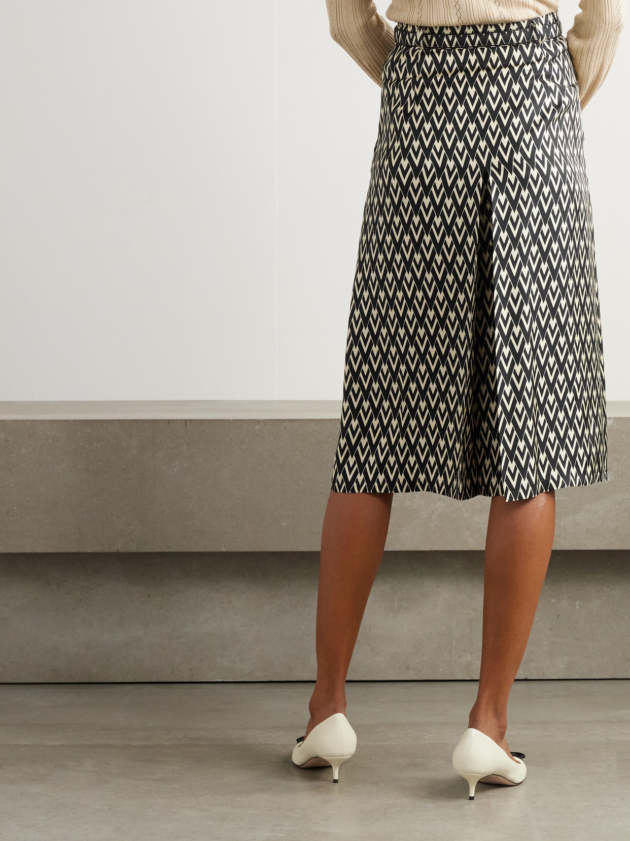 Garavani - Belted Pleated Printed Silk-Twill Midi
