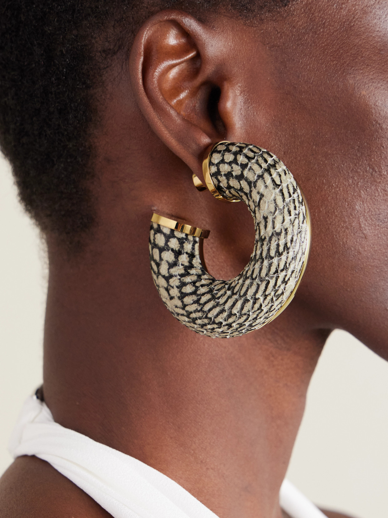 Jacquemus The Mojave Gold-tone And Snake-effect Leather Hoop Earrings In Gold