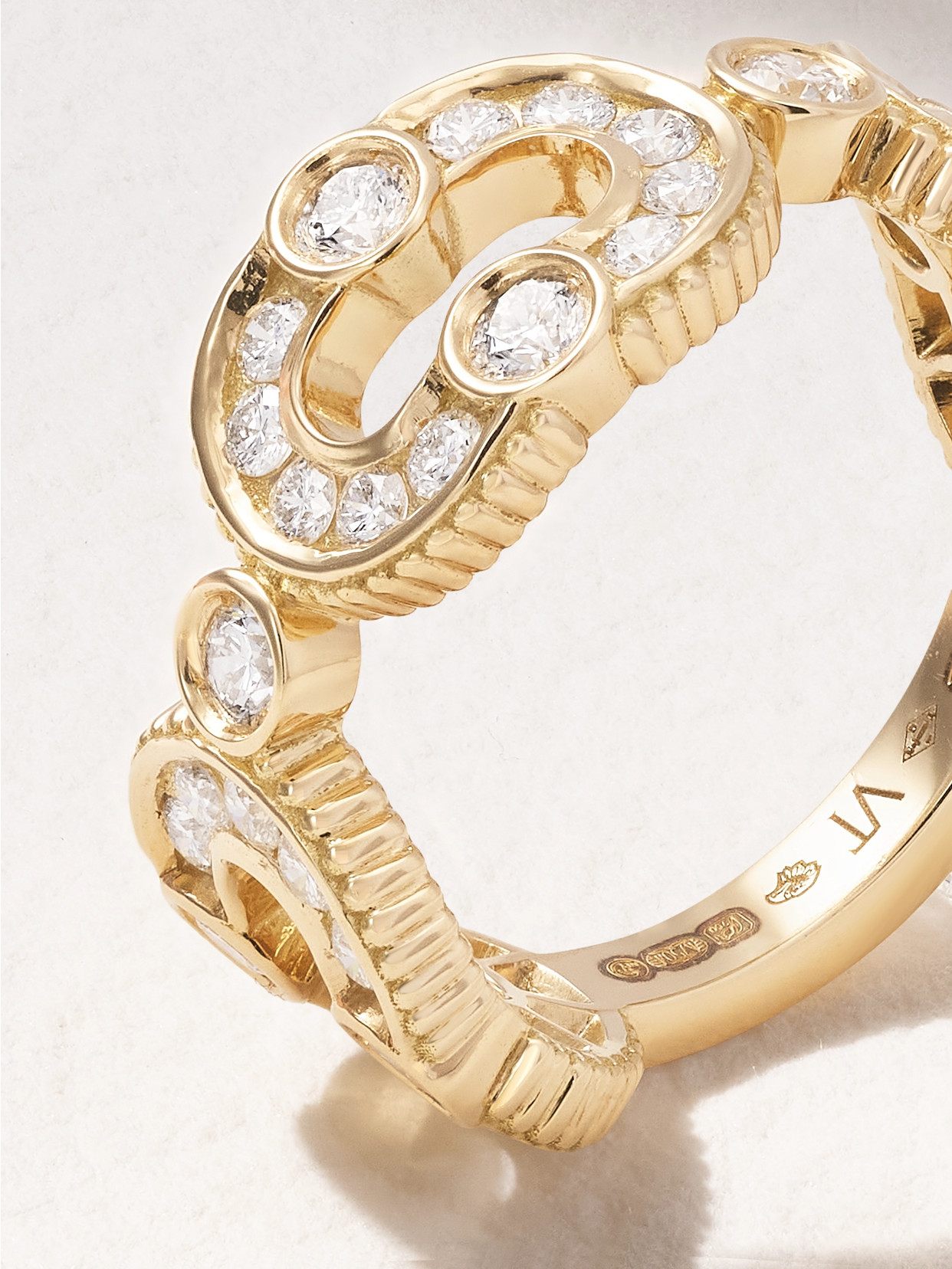 Viltier Magnetic Enchainé 18-karat Diamond Ring In Gold