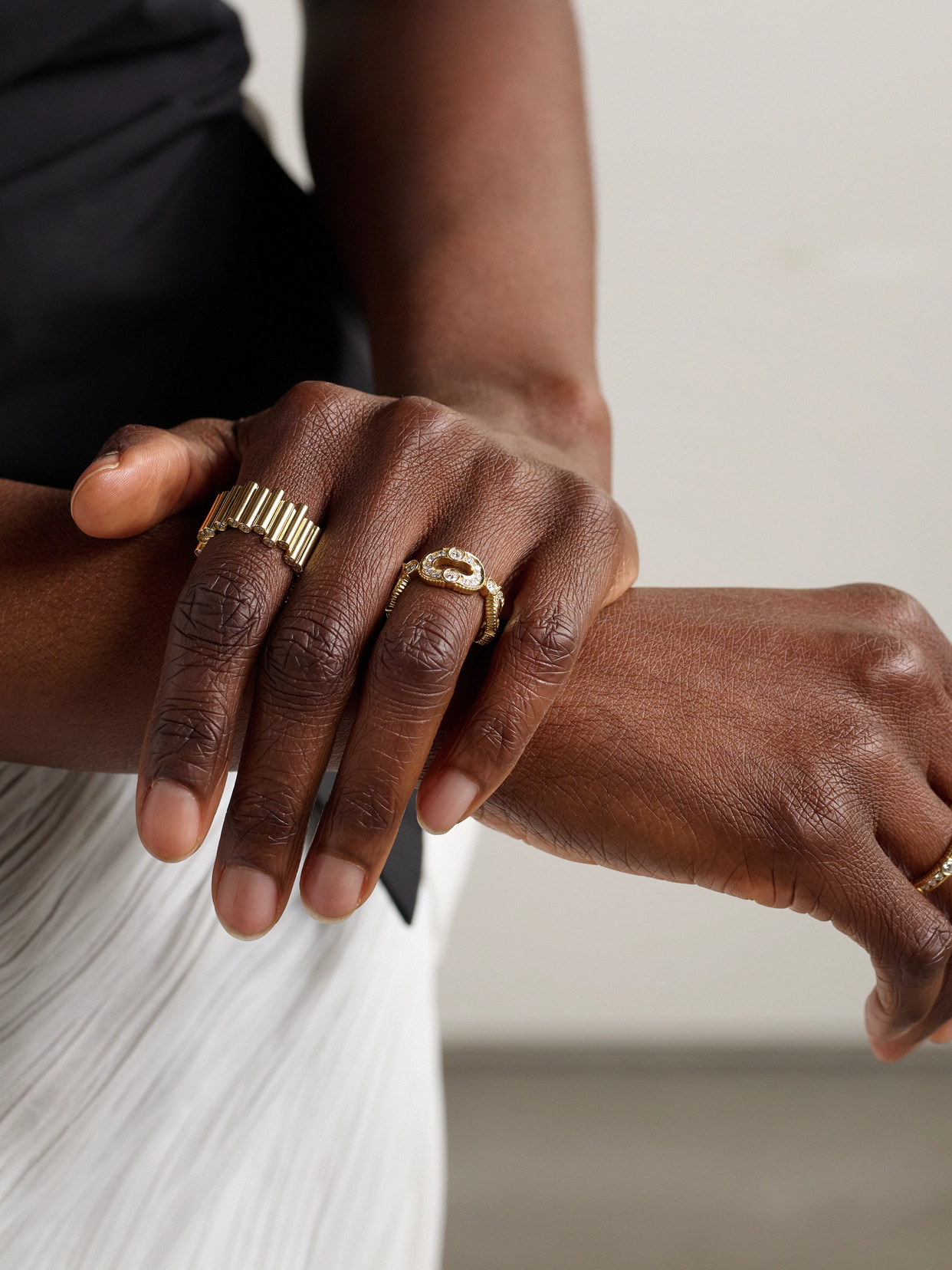 Viltier Magnetic Enchainé 18-karat Diamond Ring In Gold