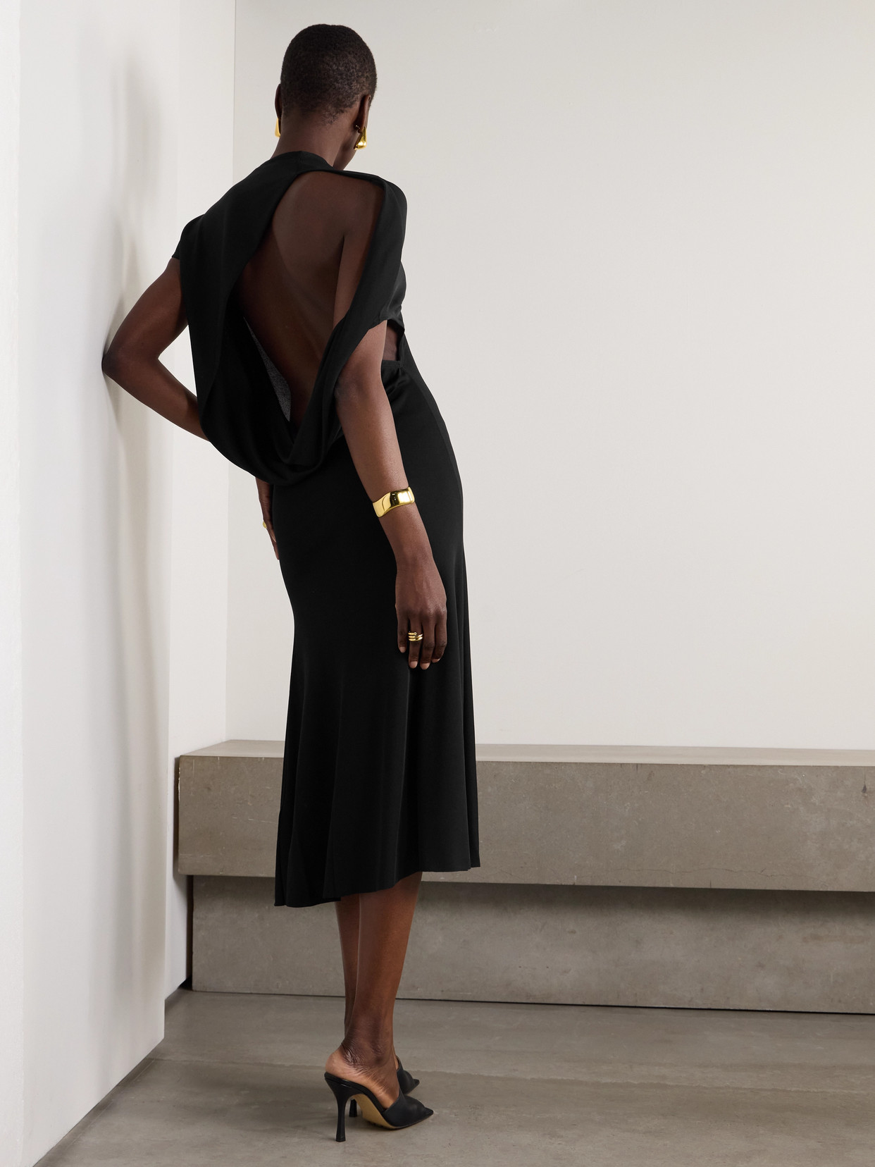 Jacquemus Salerno Asymmetric Open-back Stretch-jersey Midi Dress In Black