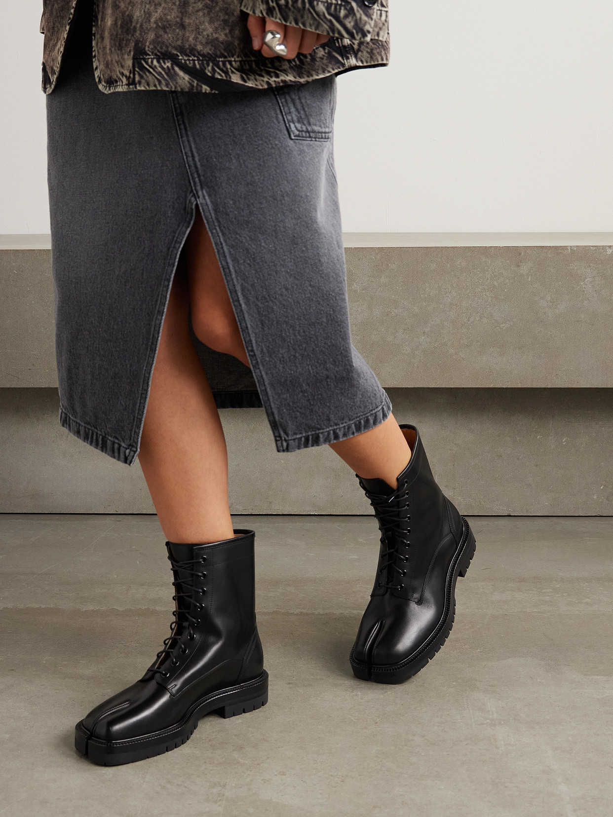 Maison Margiela Tabi Leather Ankle Boots In Black