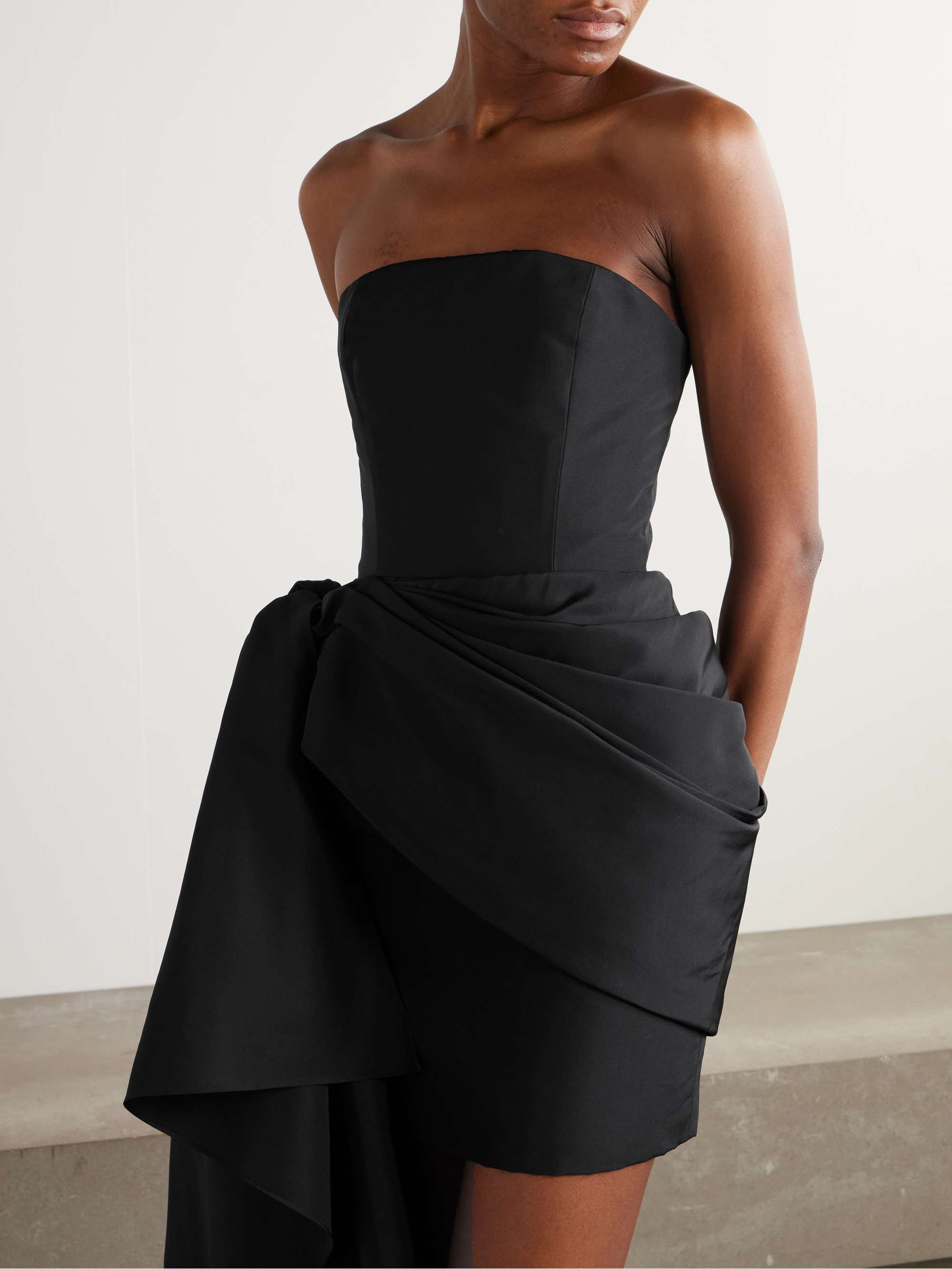 OSCAR DE LA RENTA 