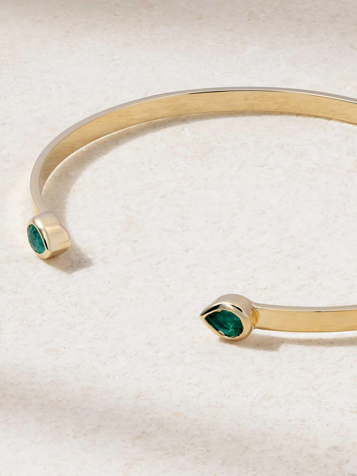 STONE AND STRAND MYRTLE 10-KARAT GOLD EMERALD CUFF