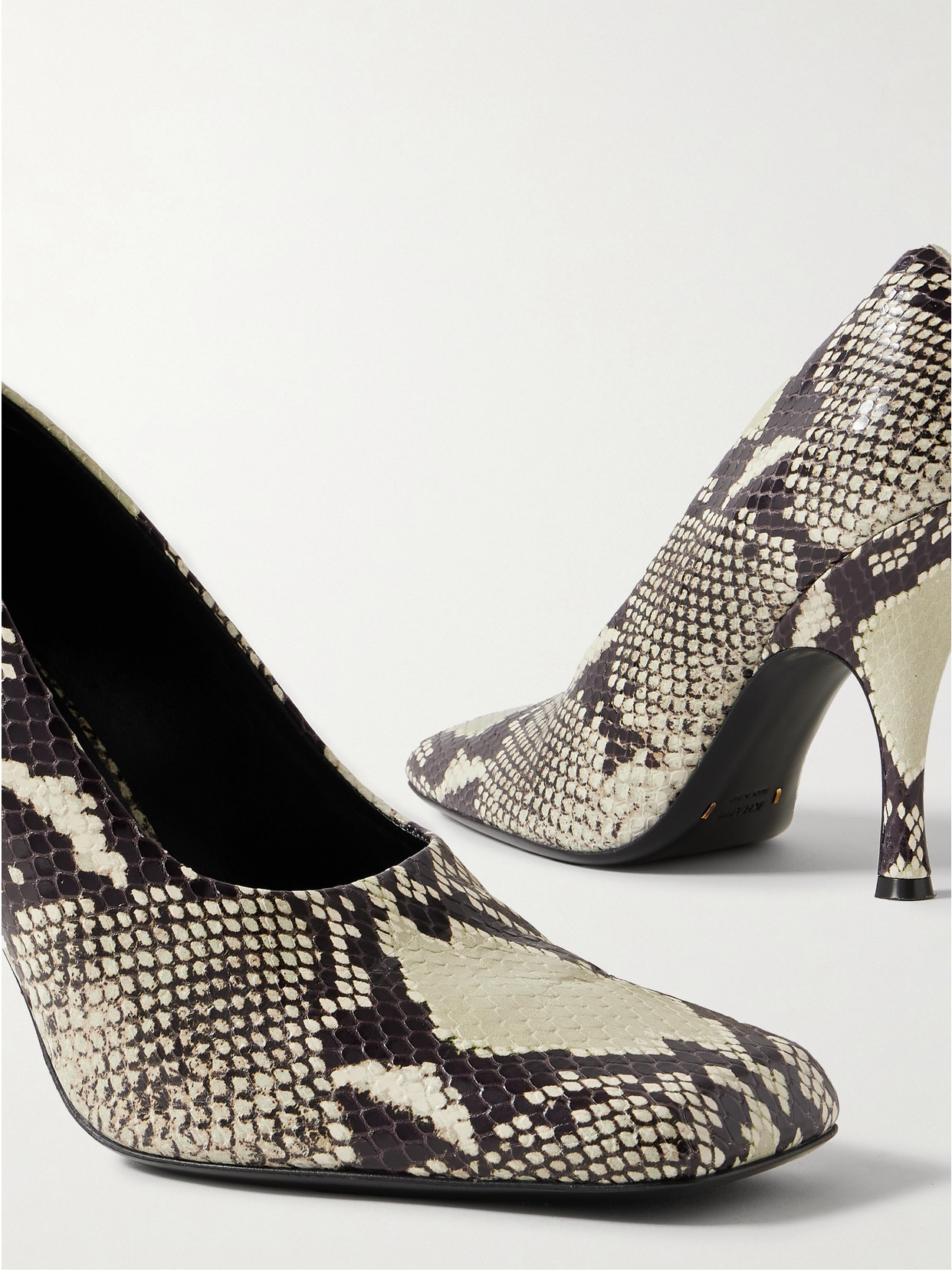 Eva Snake-Effect Pumps