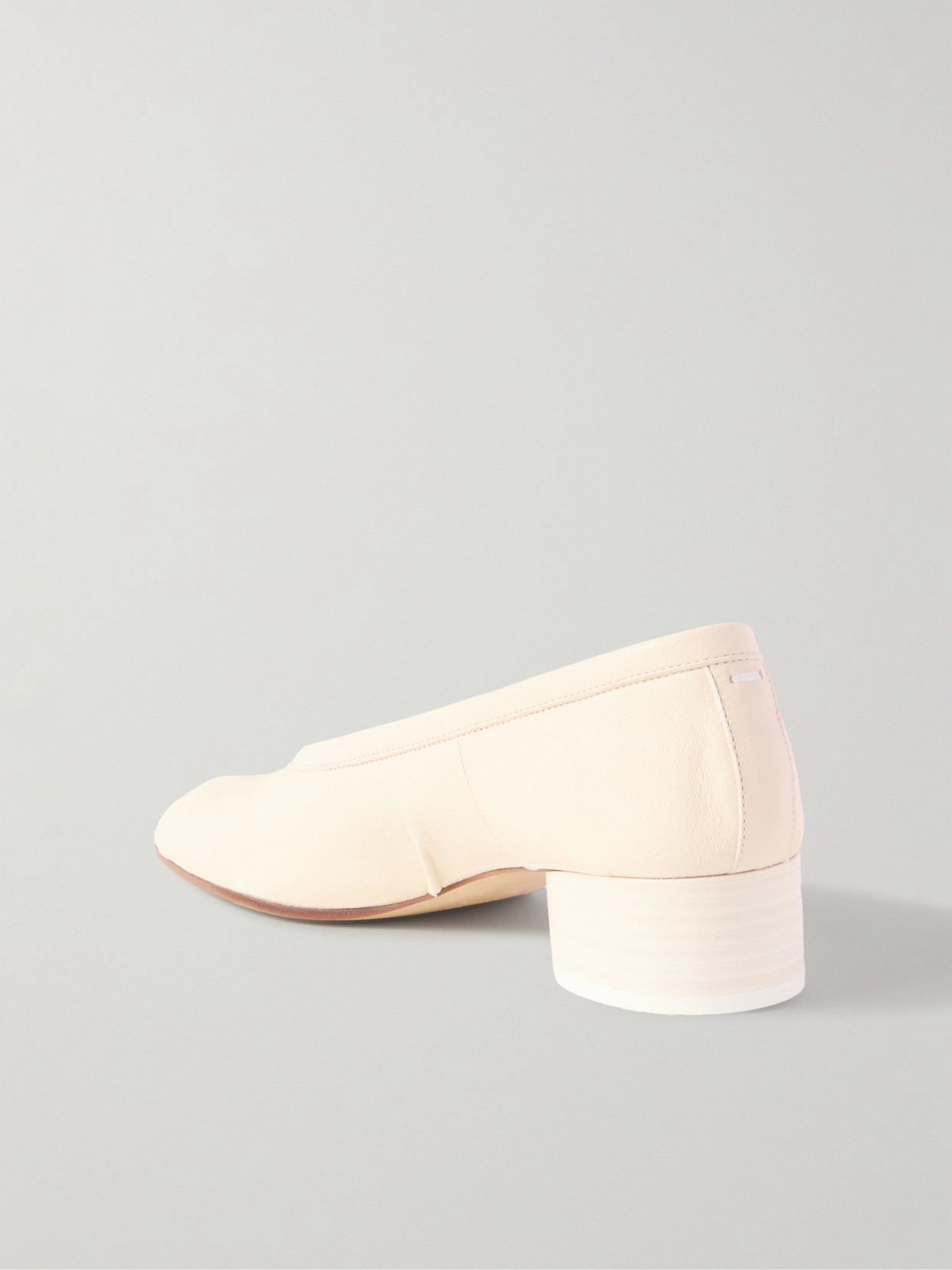 Maison Margiela Tabi Ballerina Split-toe Leather Pumps In Cream