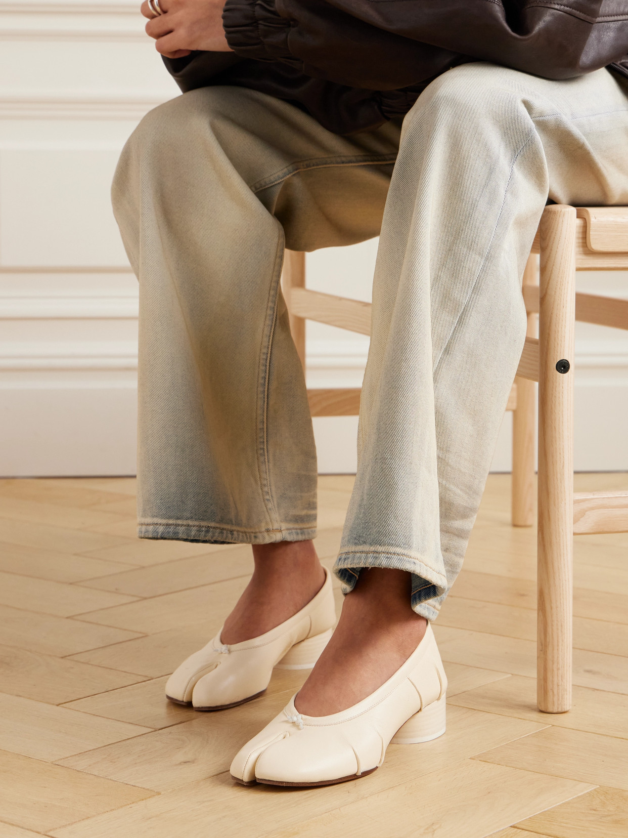 Maison Margiela Tabi Ballerina Split-toe Leather Pumps In Cream