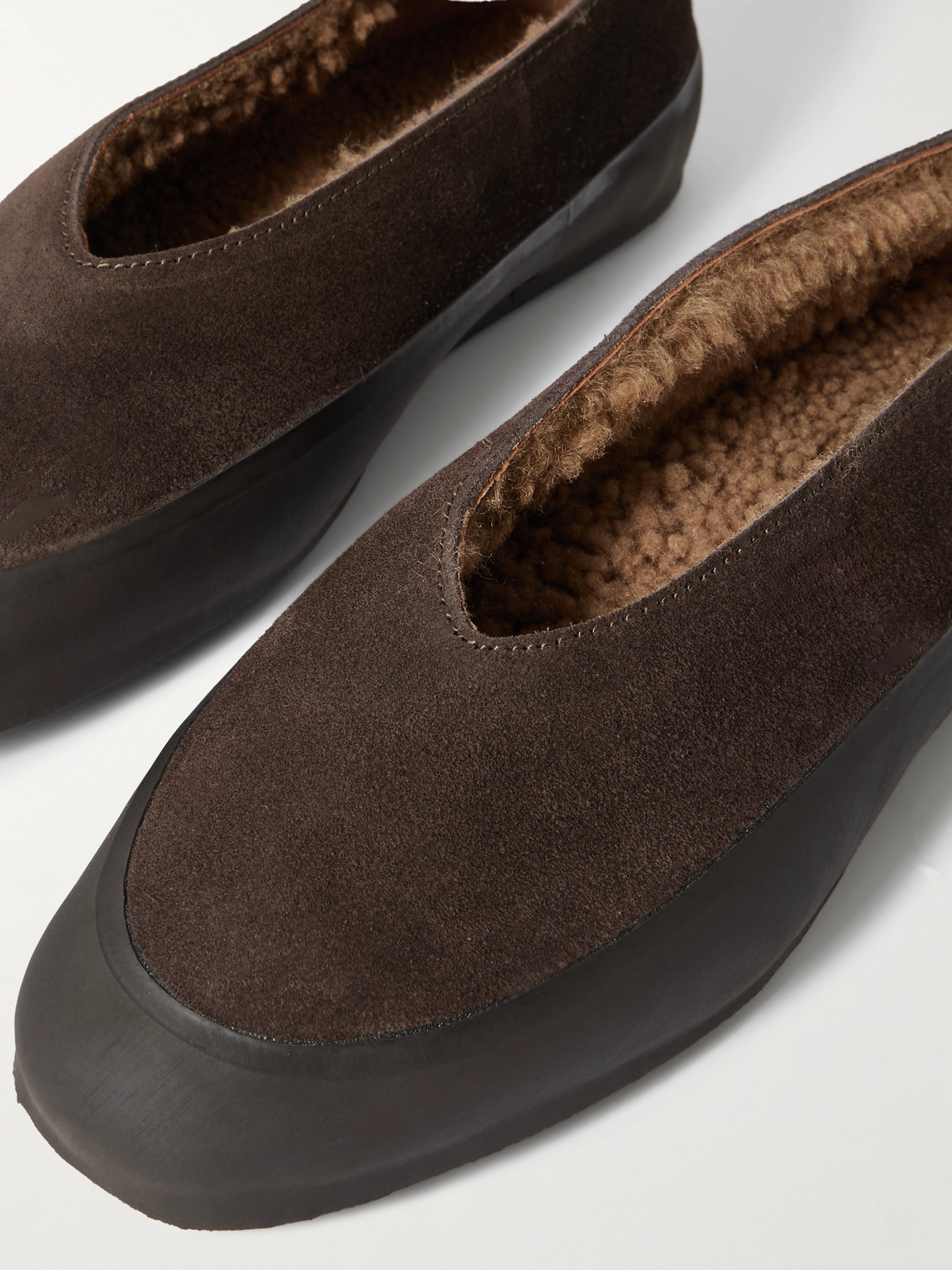 Le Monde Beryl Apres Ski Shearling-lined Suede Ballet Flats In Brown