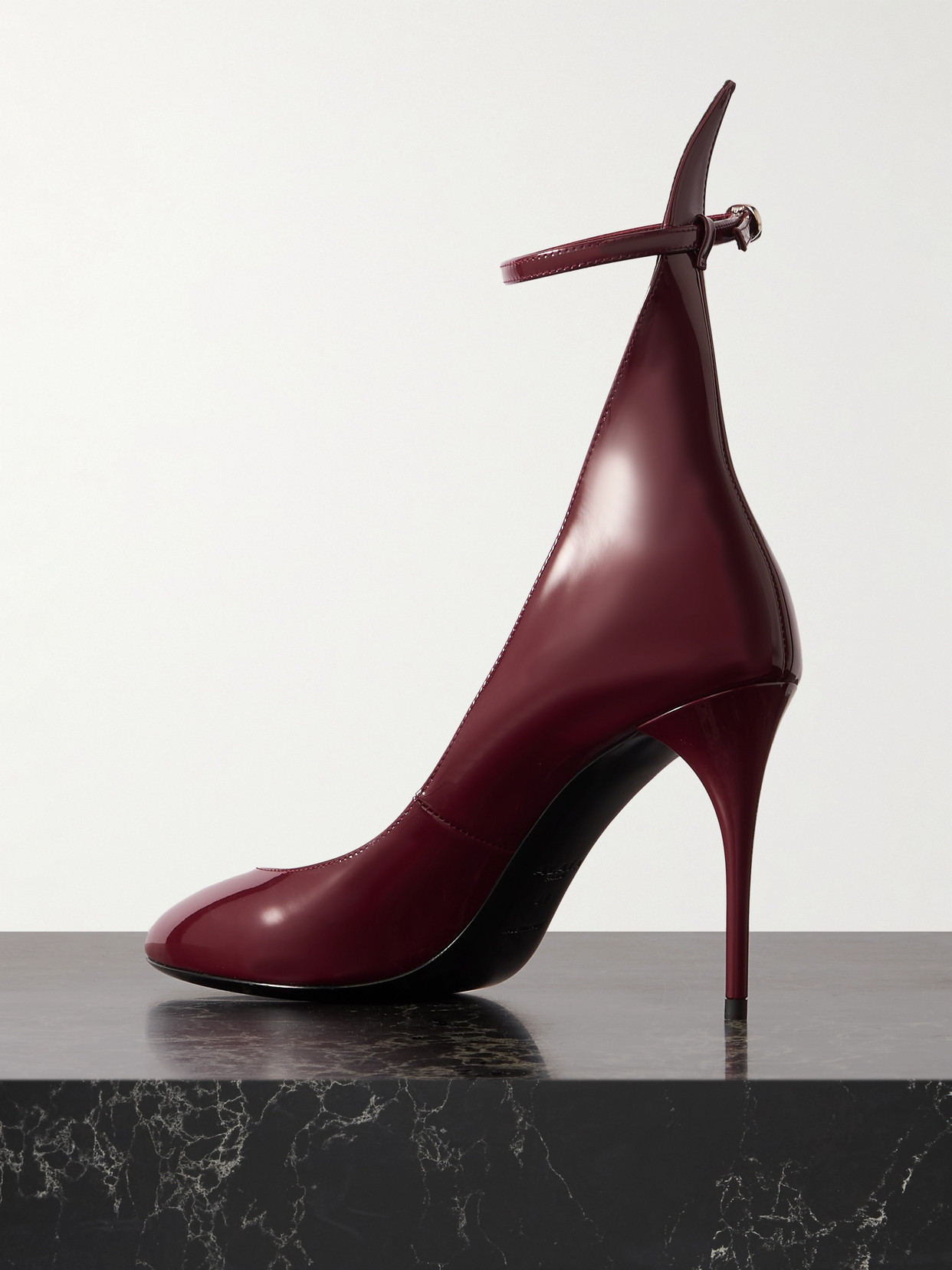 Alaïa 90 Patent-leather Pumps In Burgundy