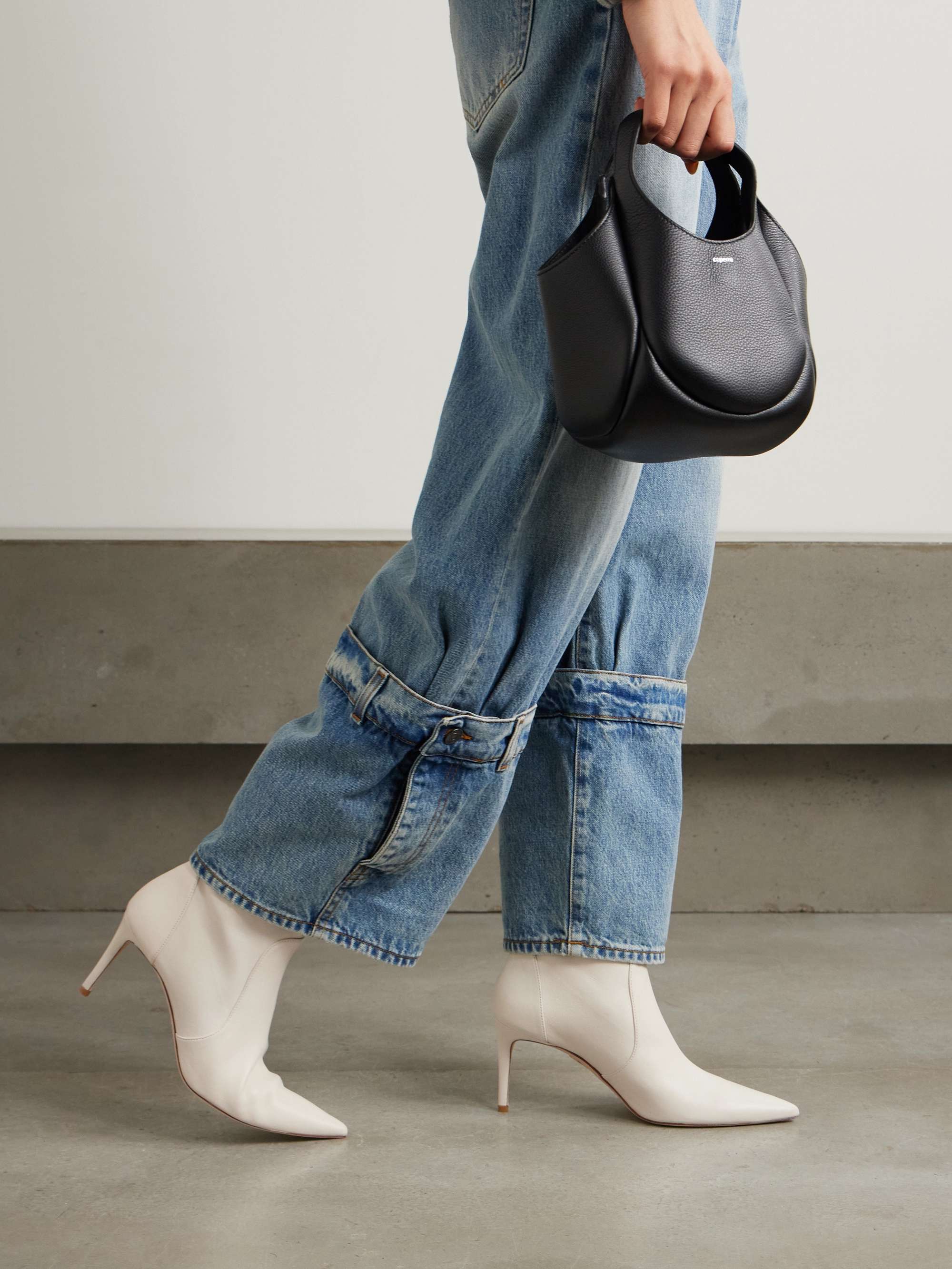 STUART WEITZMAN 