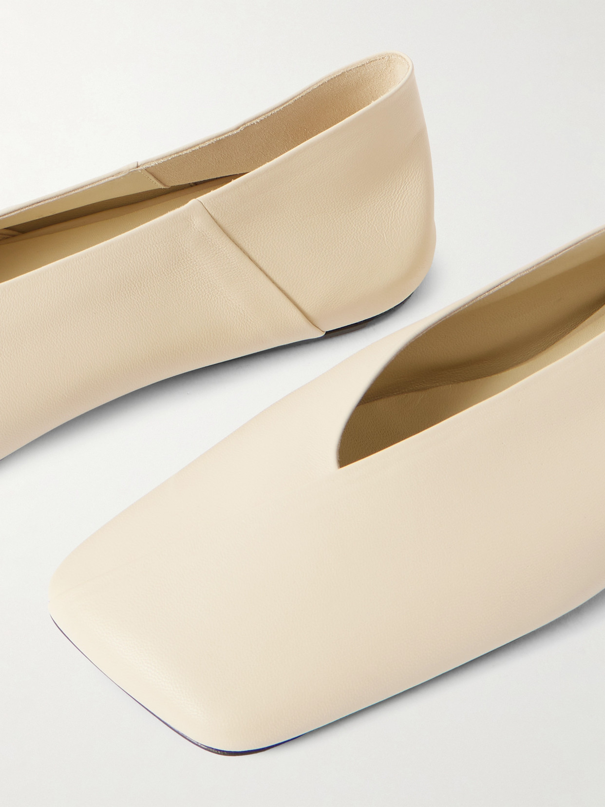 Jil Sander Asymmetric Leather Ballet Flats In Cream