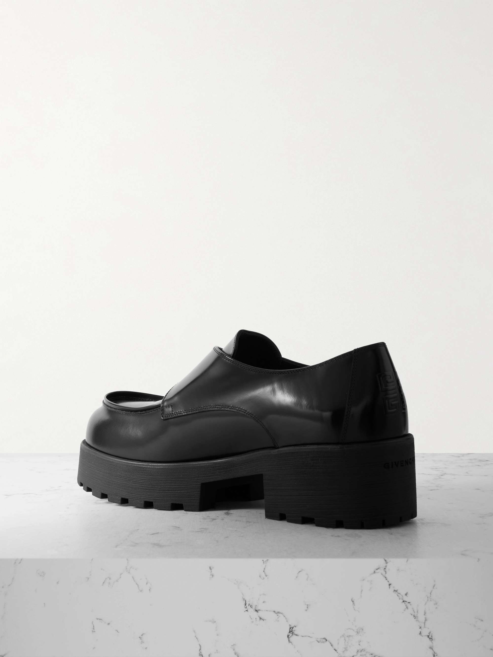 GIVENCHY 