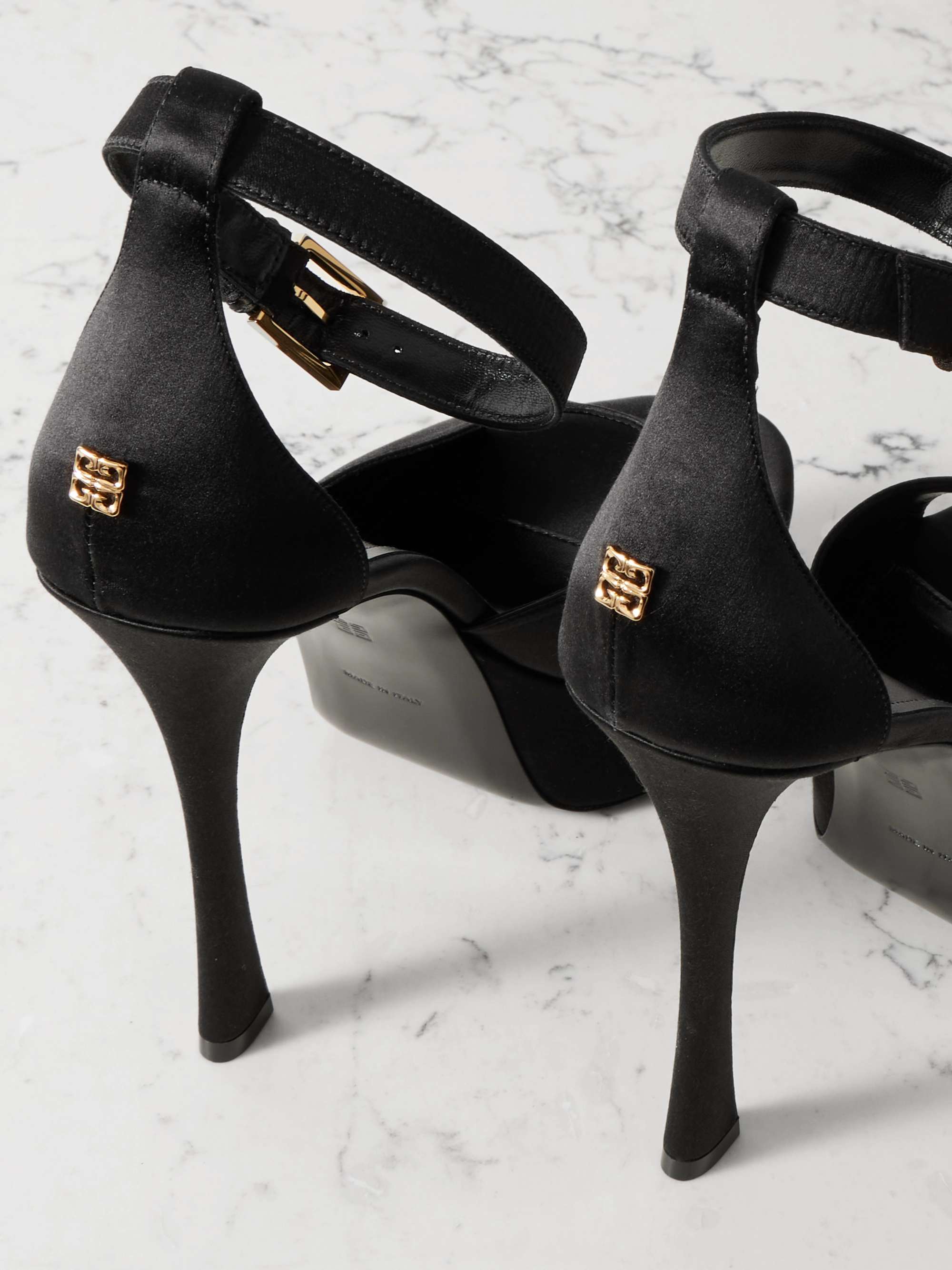 GIVENCHY 
