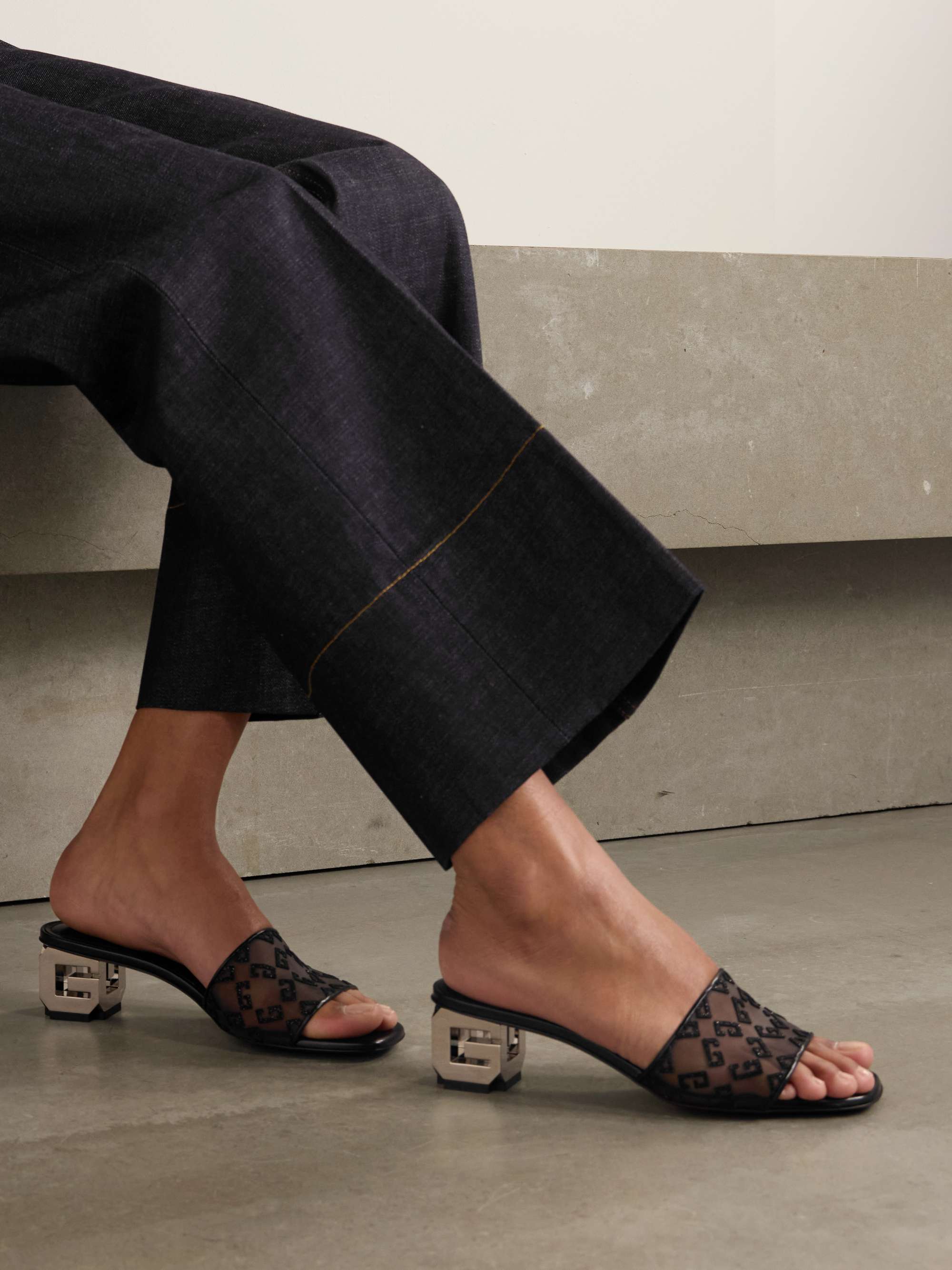 GIVENCHY 
