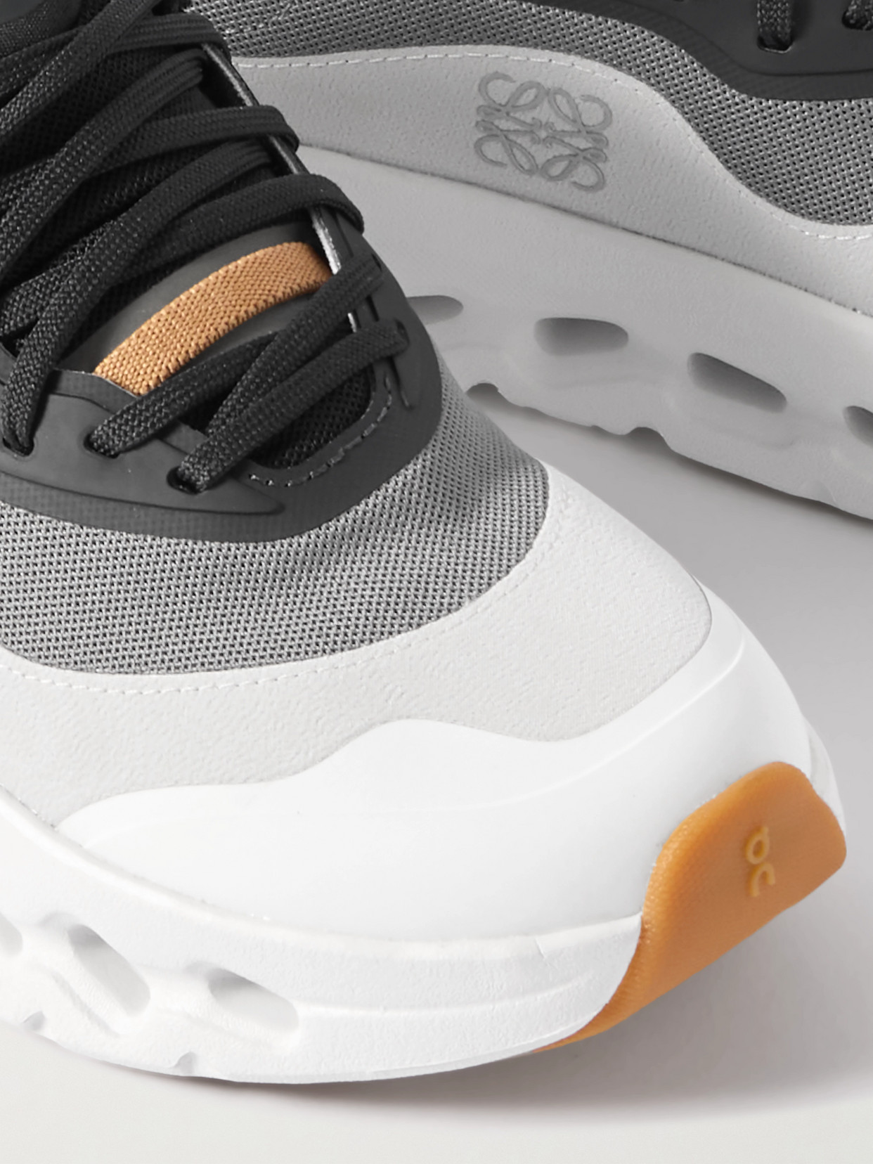 Loewe X On Cloudtilt 2.0 Classic Running Sneakers In Gray