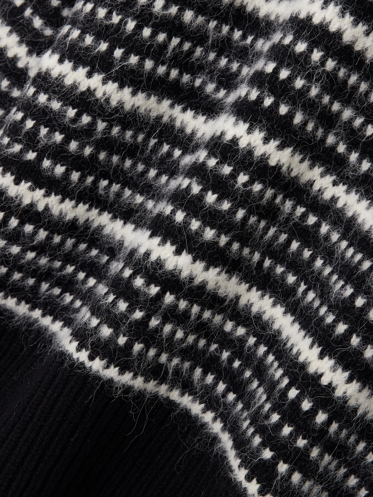Totême Scandi Wool-blend Turtleneck Sweater In Black