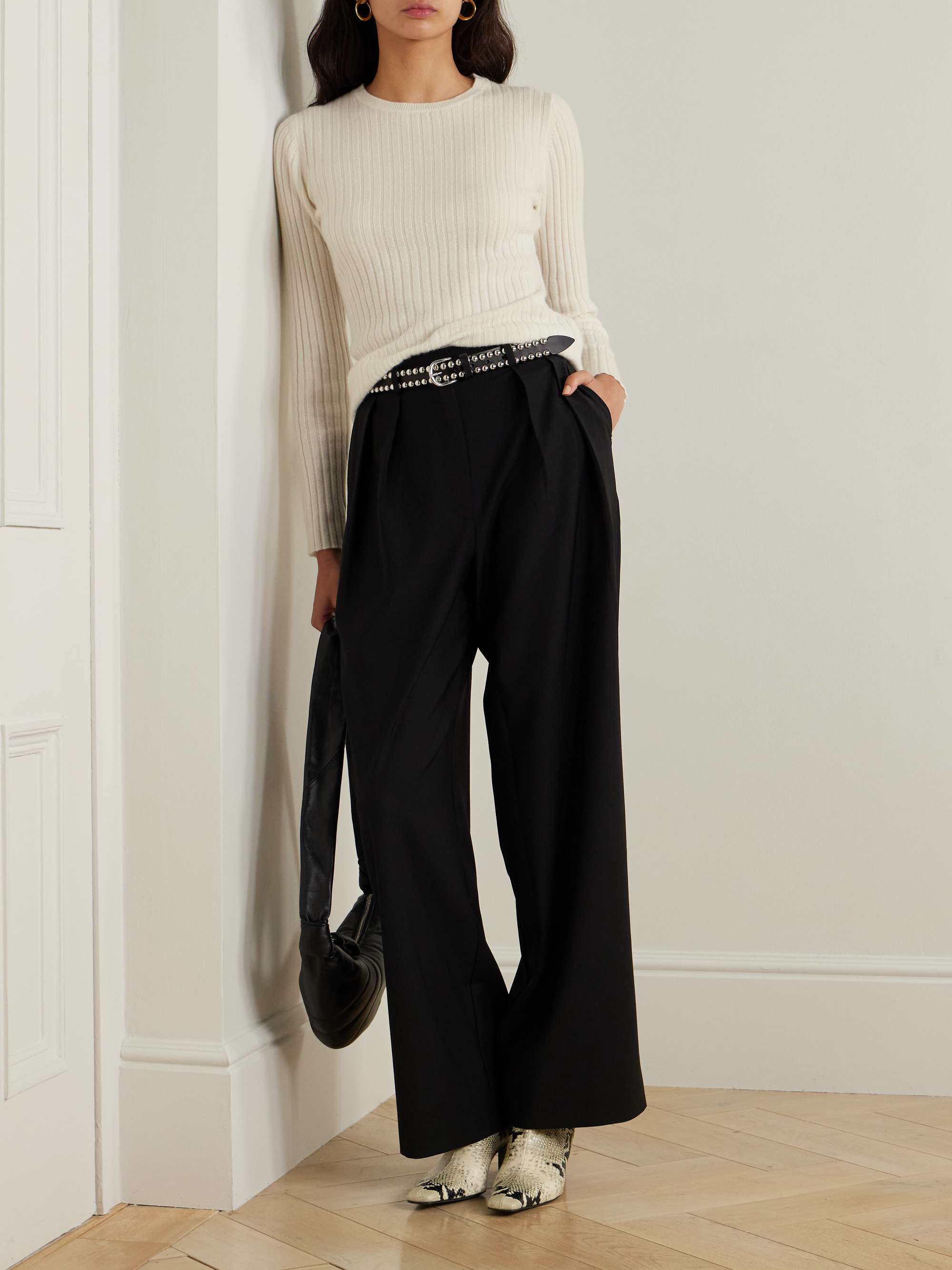 ALLUDE 