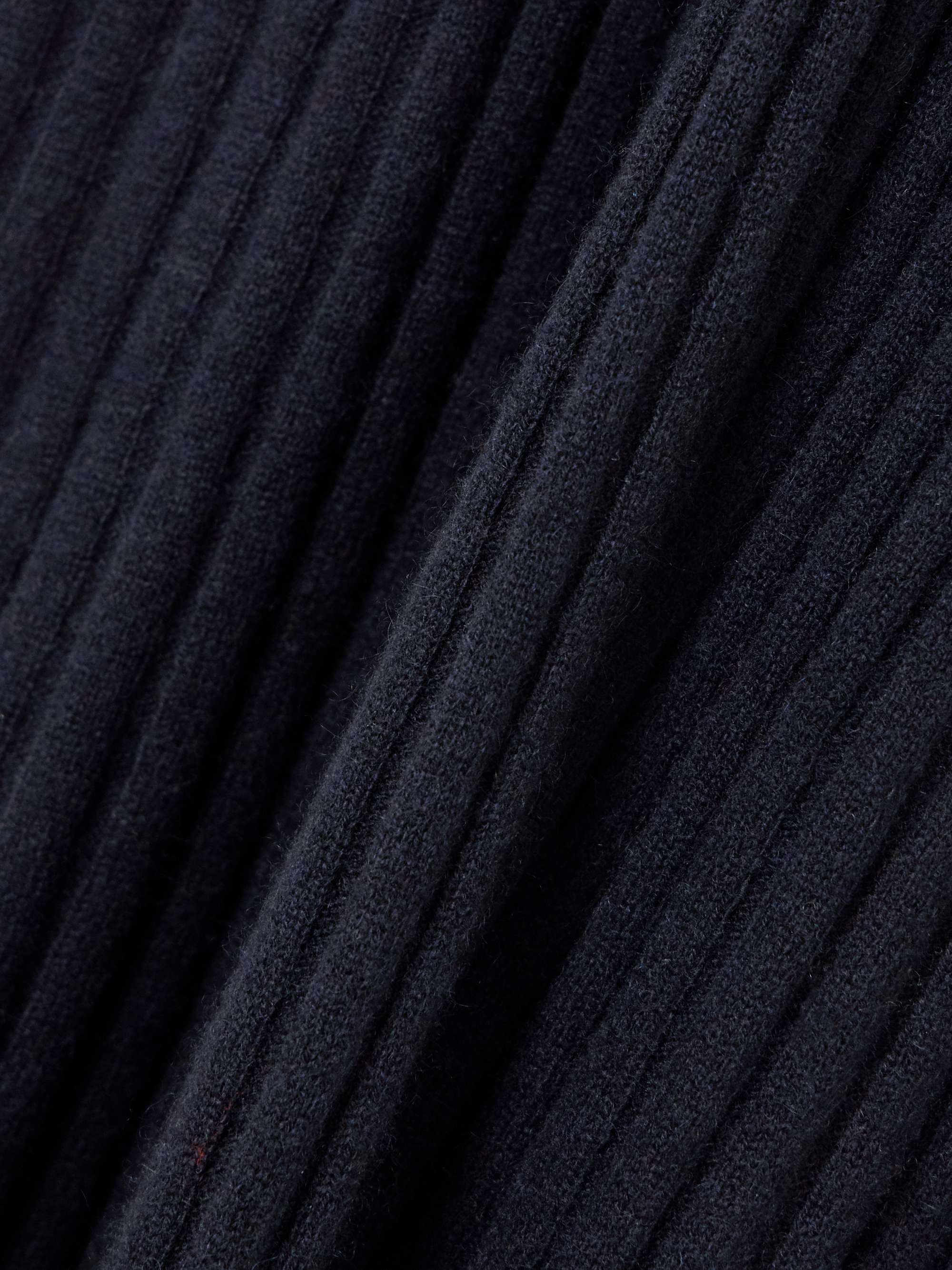 ALLUDE 