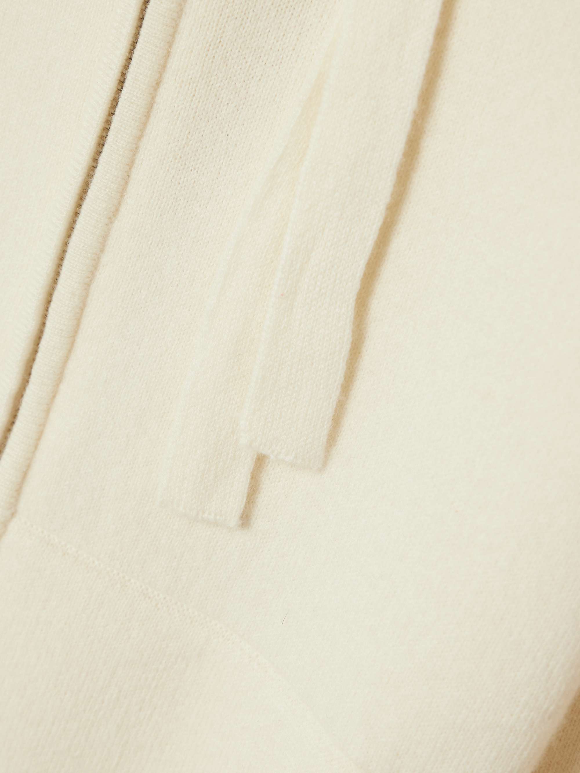 ALLUDE 