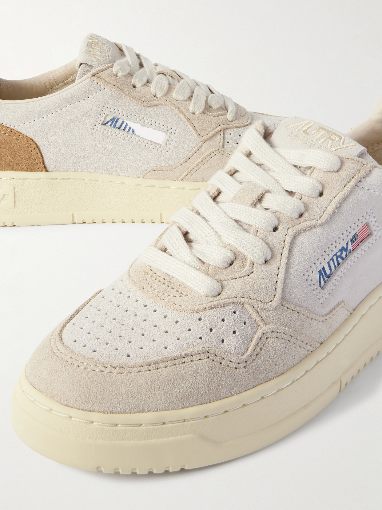 Autry Medalist Low Tric Suede Snd Cigar Sneakers In Neutrals
