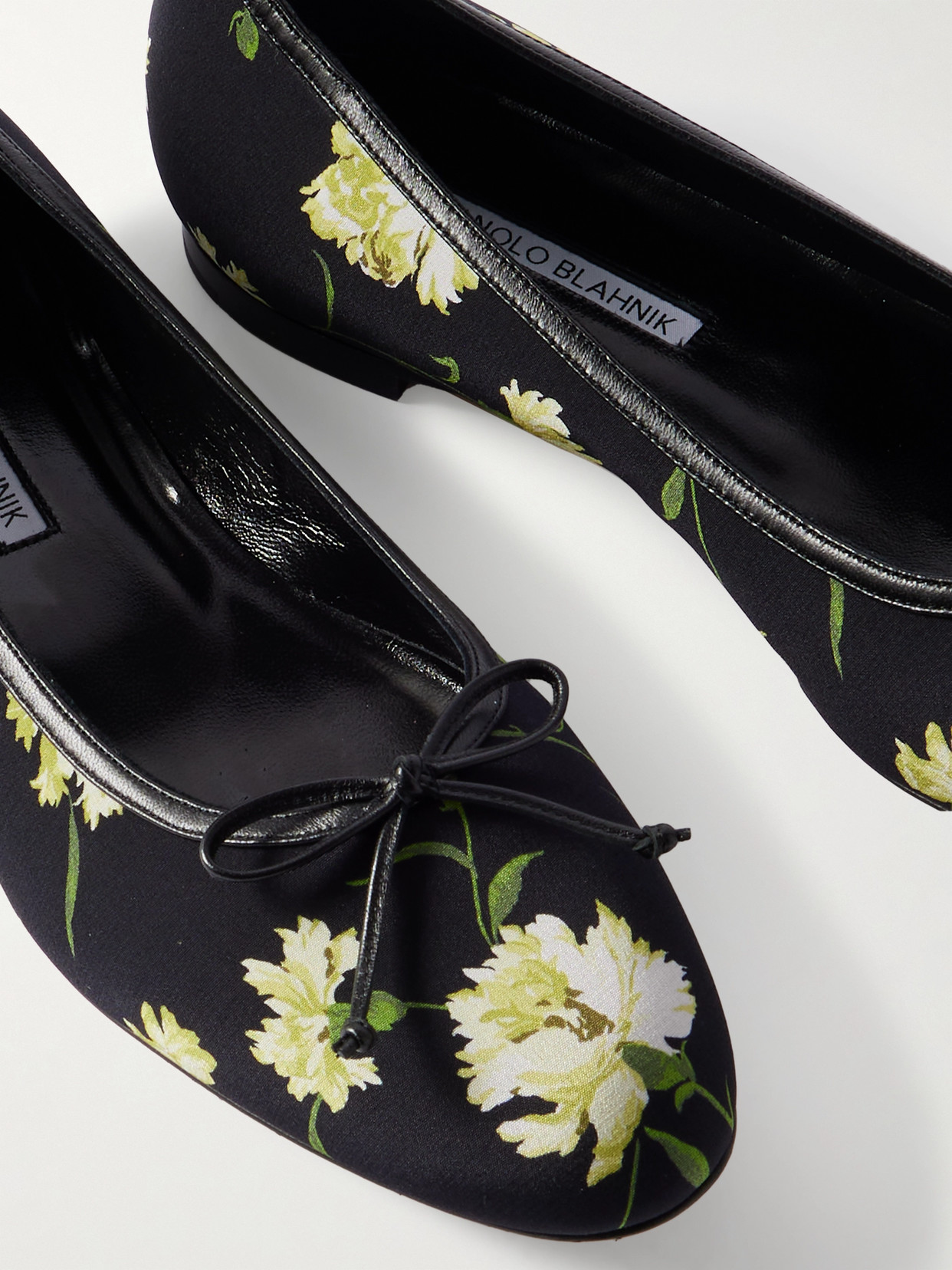 Manolo Blahnik Verallim 10 Bow-detailed Leather-trimmed Floral-print Satin Ballet Flats In Black