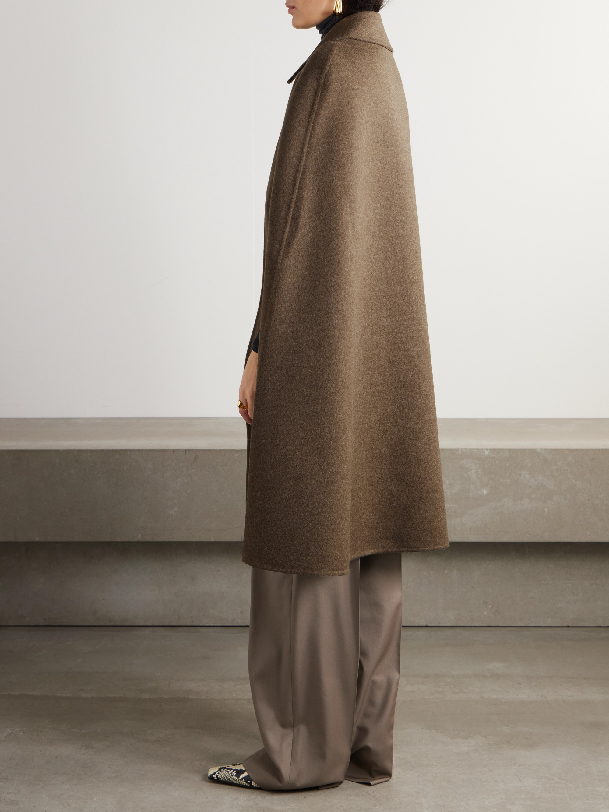 Burberry Wool, cashmere and silk-blend cape thumbnail