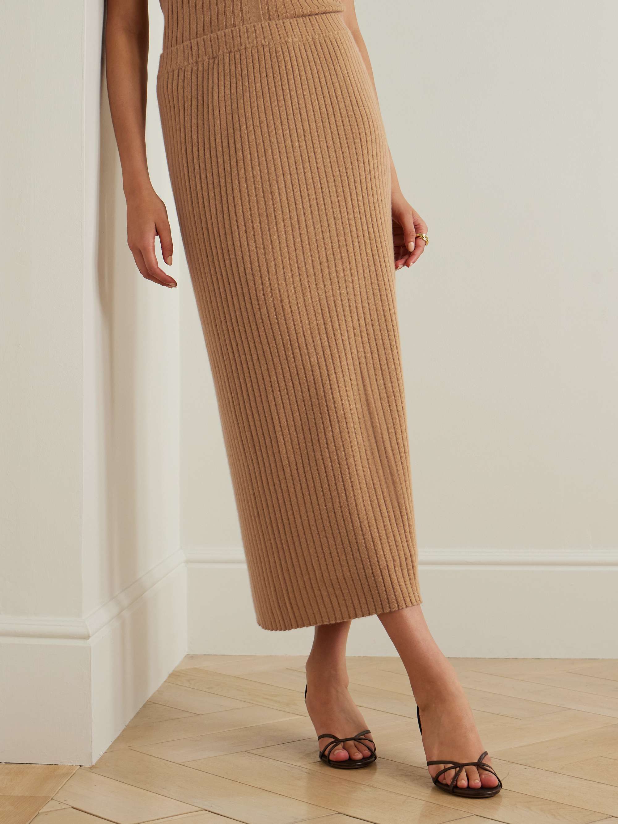 ALLUDE 