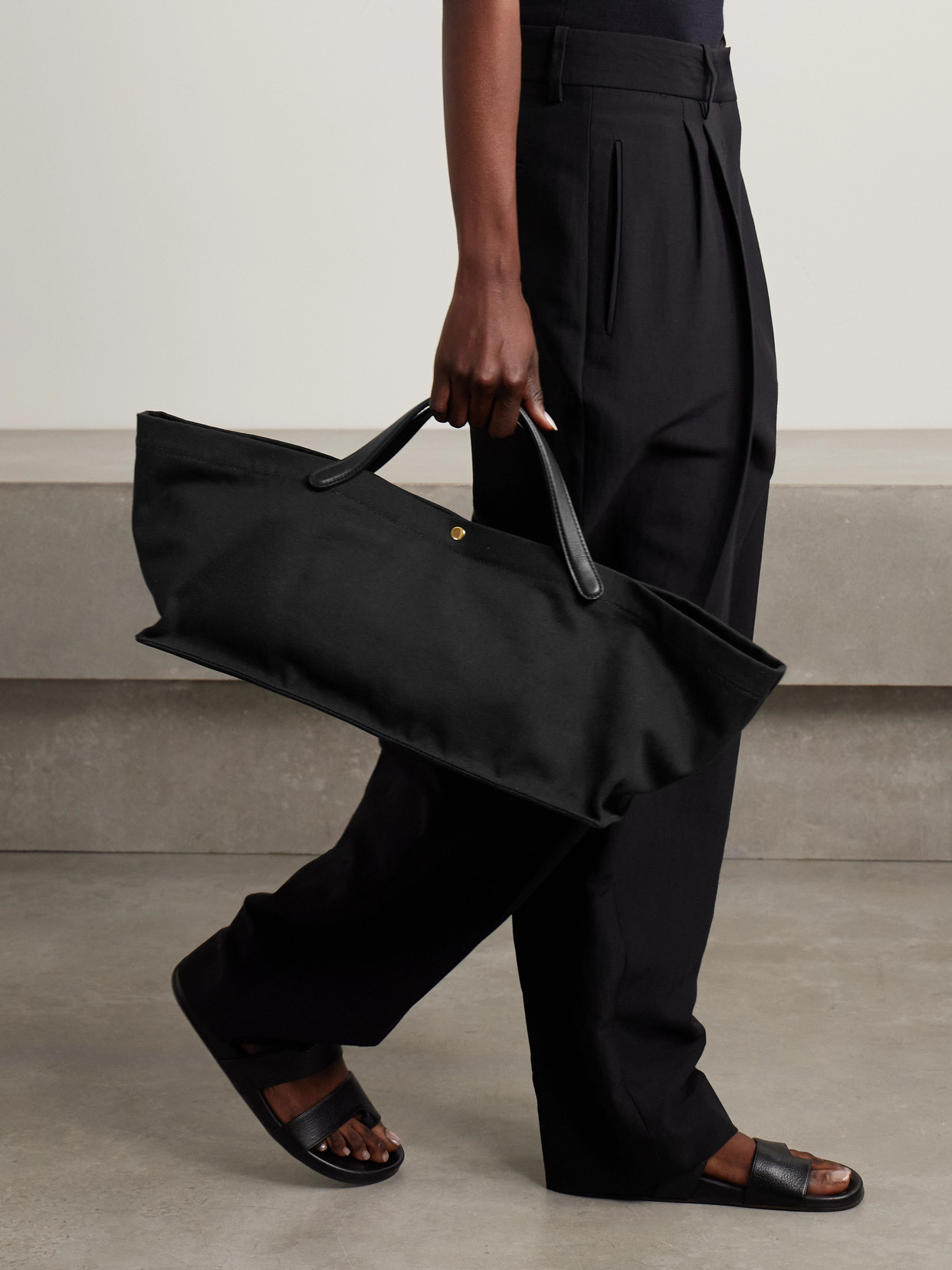 The Row Idaho Leather-trimmed Cotton-canvas Tote In Black