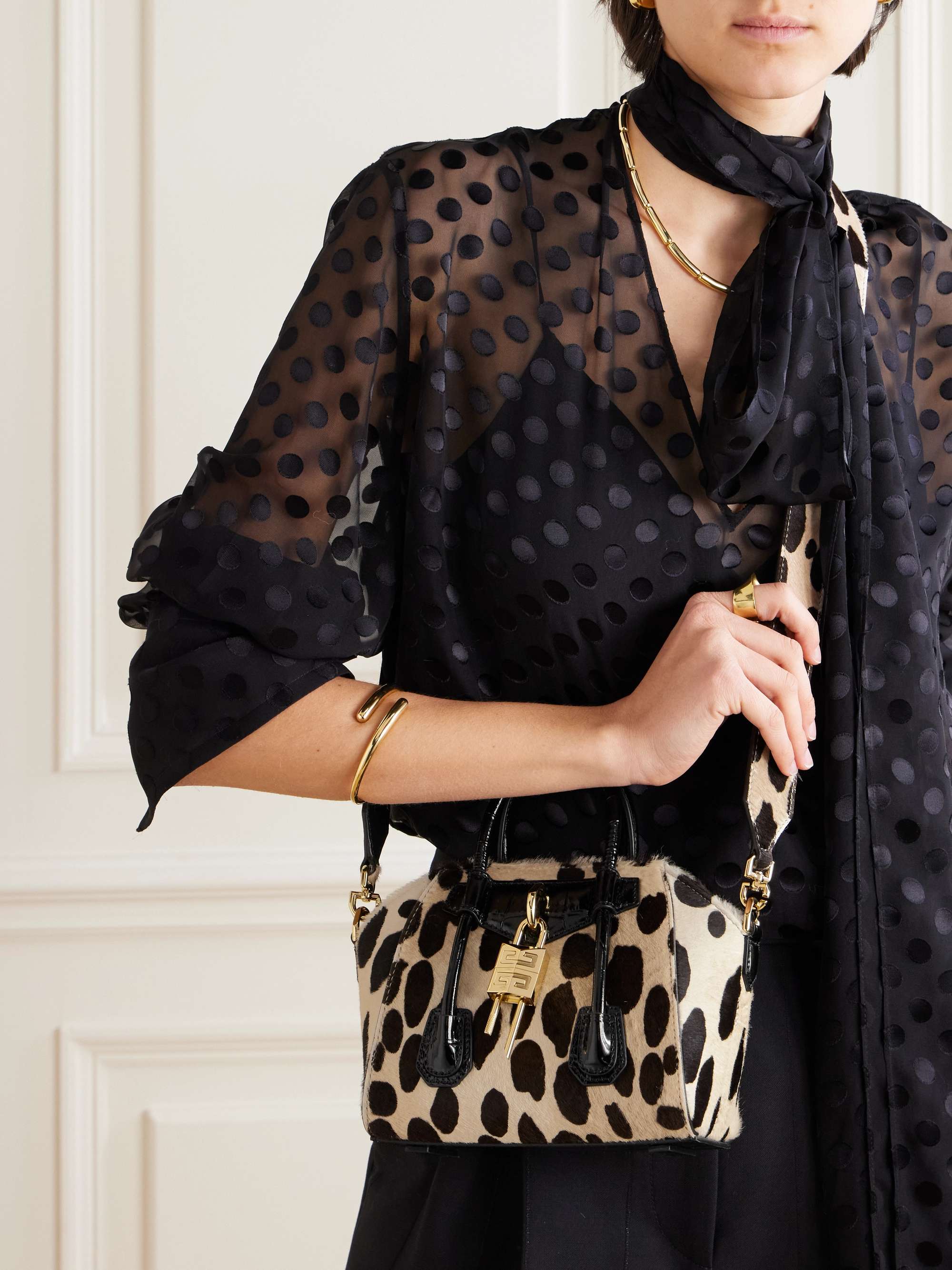 GIVENCHY 
