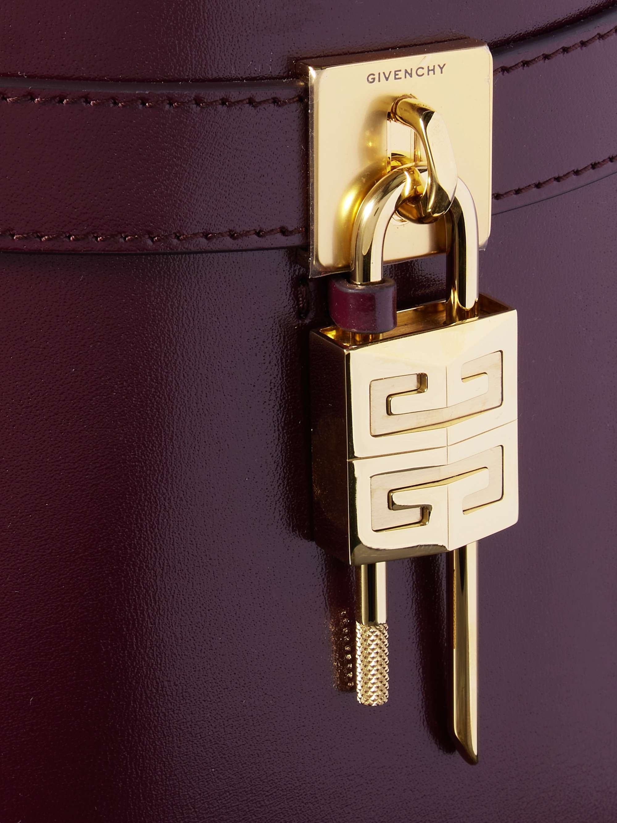 GIVENCHY 