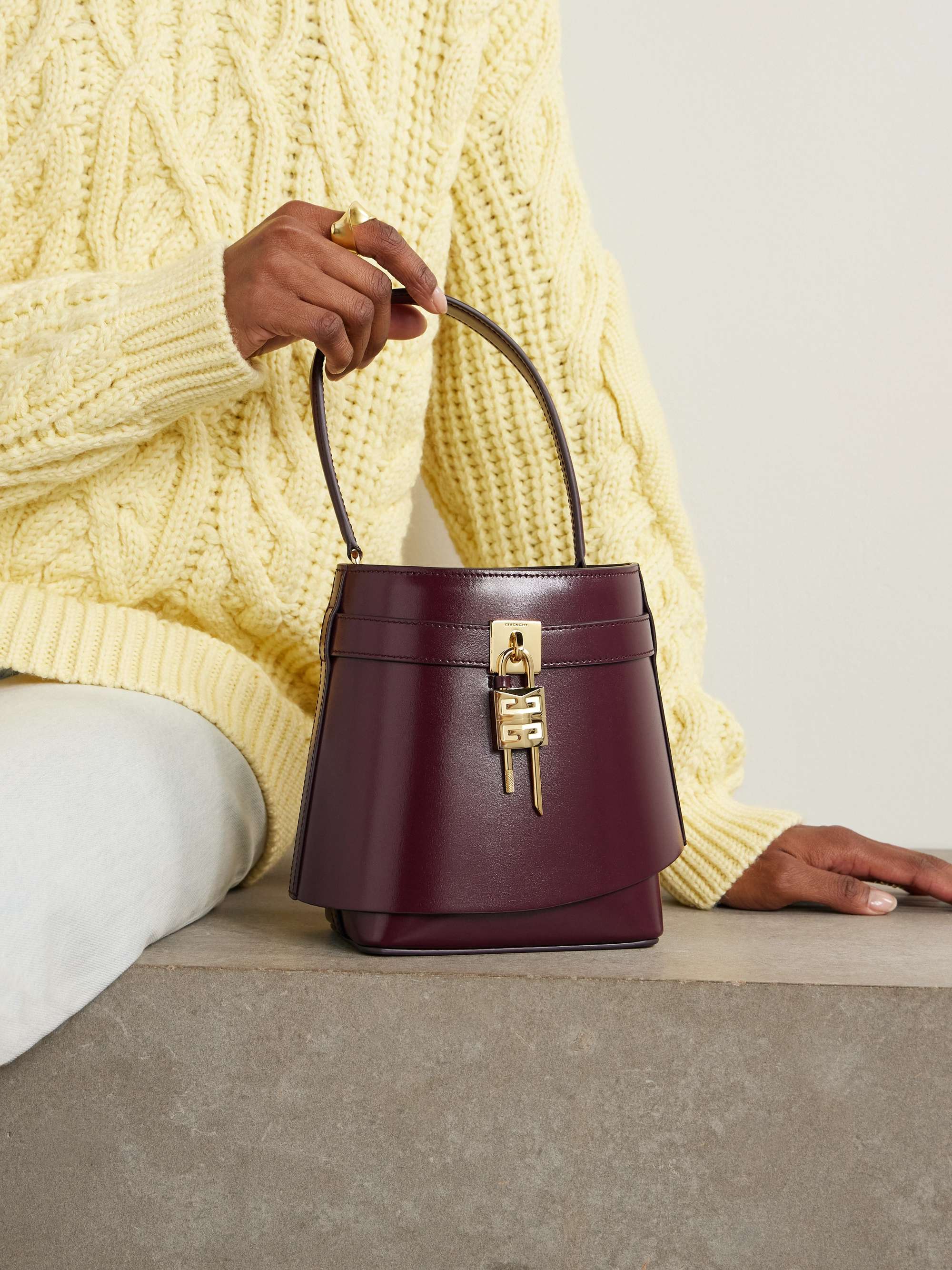 GIVENCHY 
