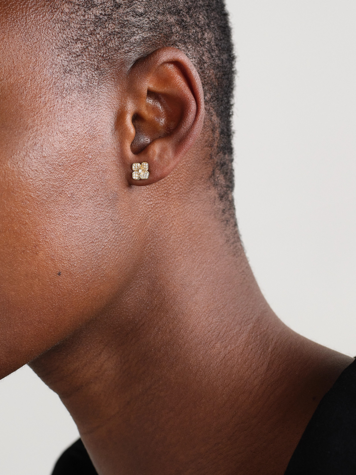 Anita Ko Small Flower 18-karat Gold Diamond Earrings In Gold