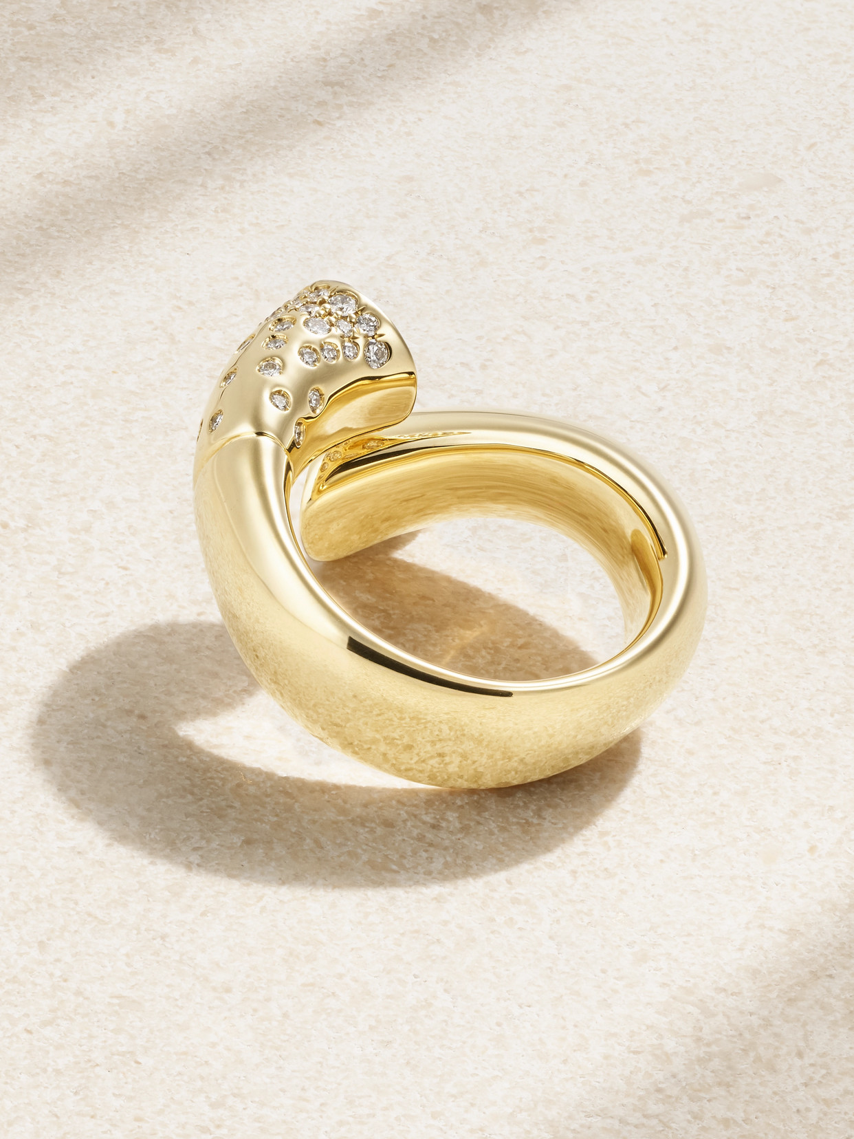 Tabayer Oera Large 18-karat Gold Diamond Ring In Gold