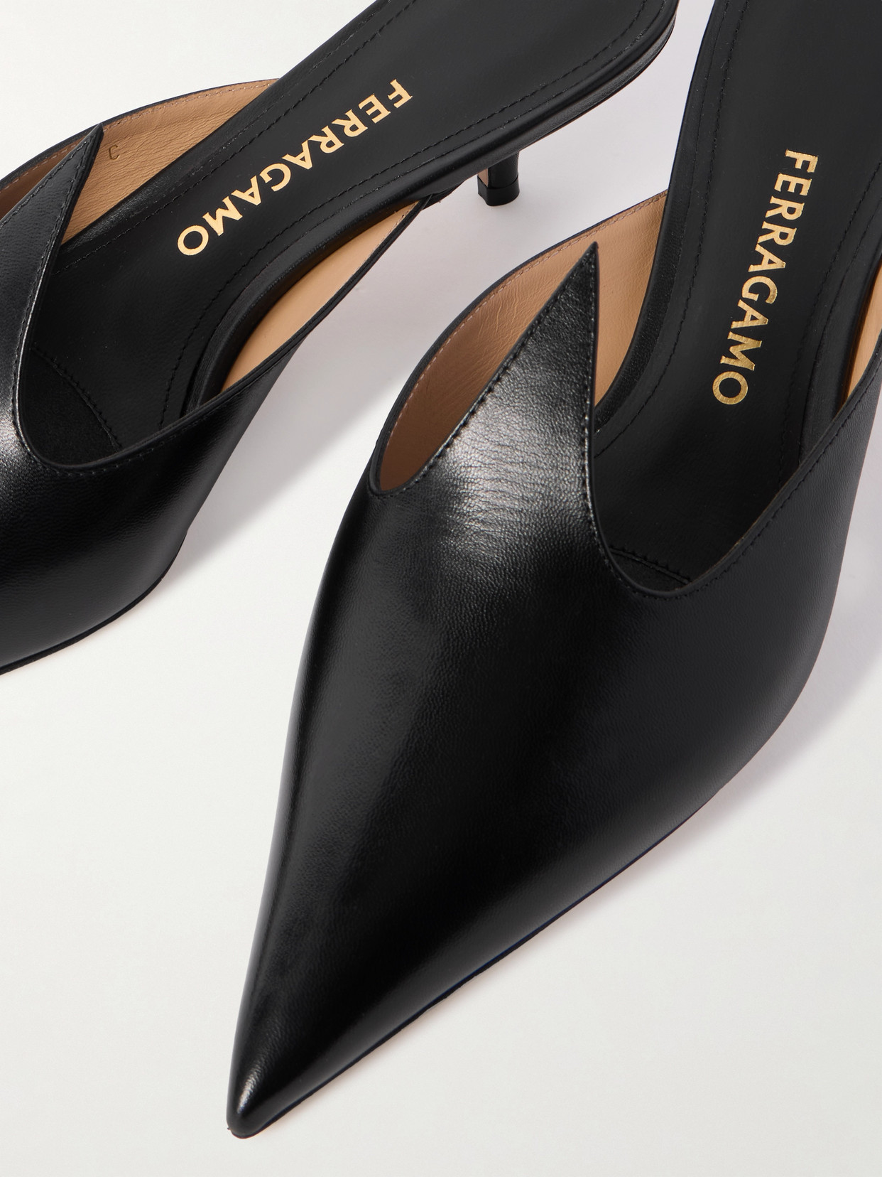 Ferragamo Dorye Leather Mule Pumps In Black