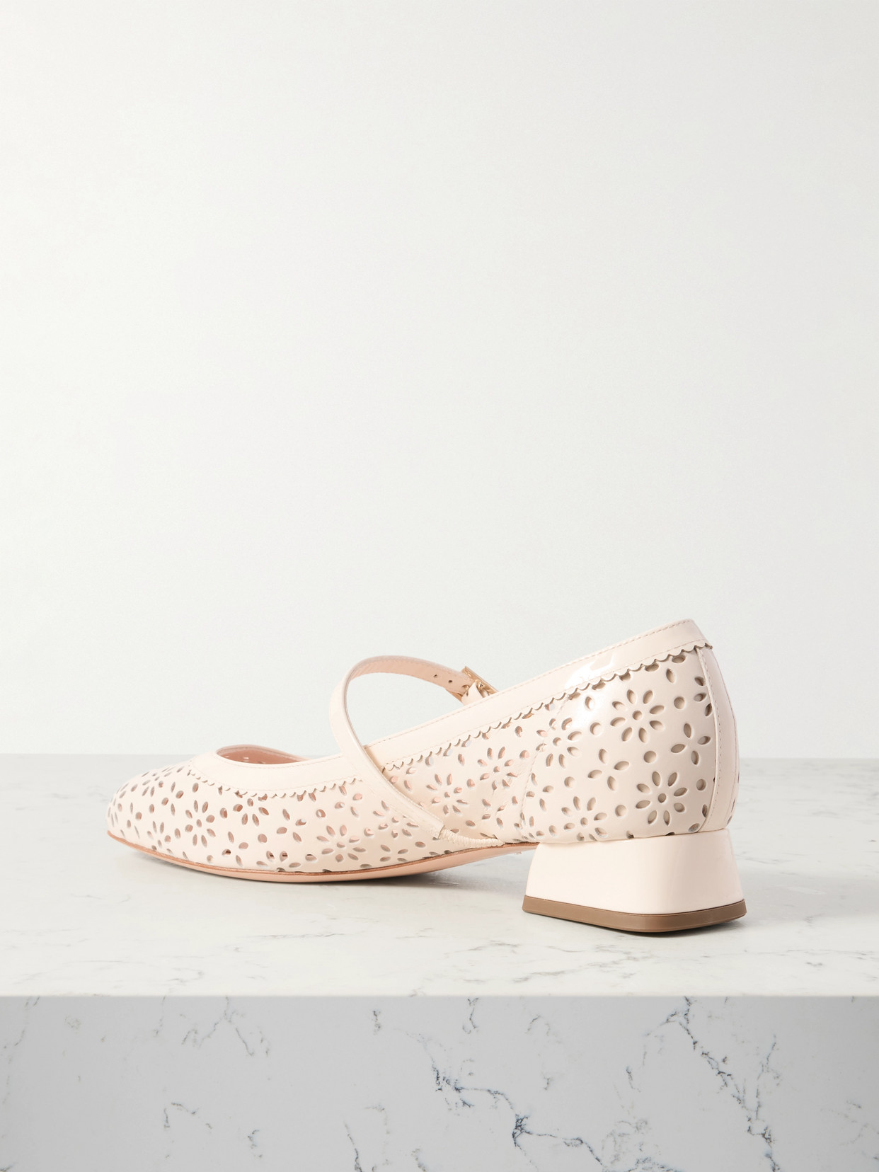 Roger Vivier New Très Vivier Perforated Leather Mary Jane Pumps In White