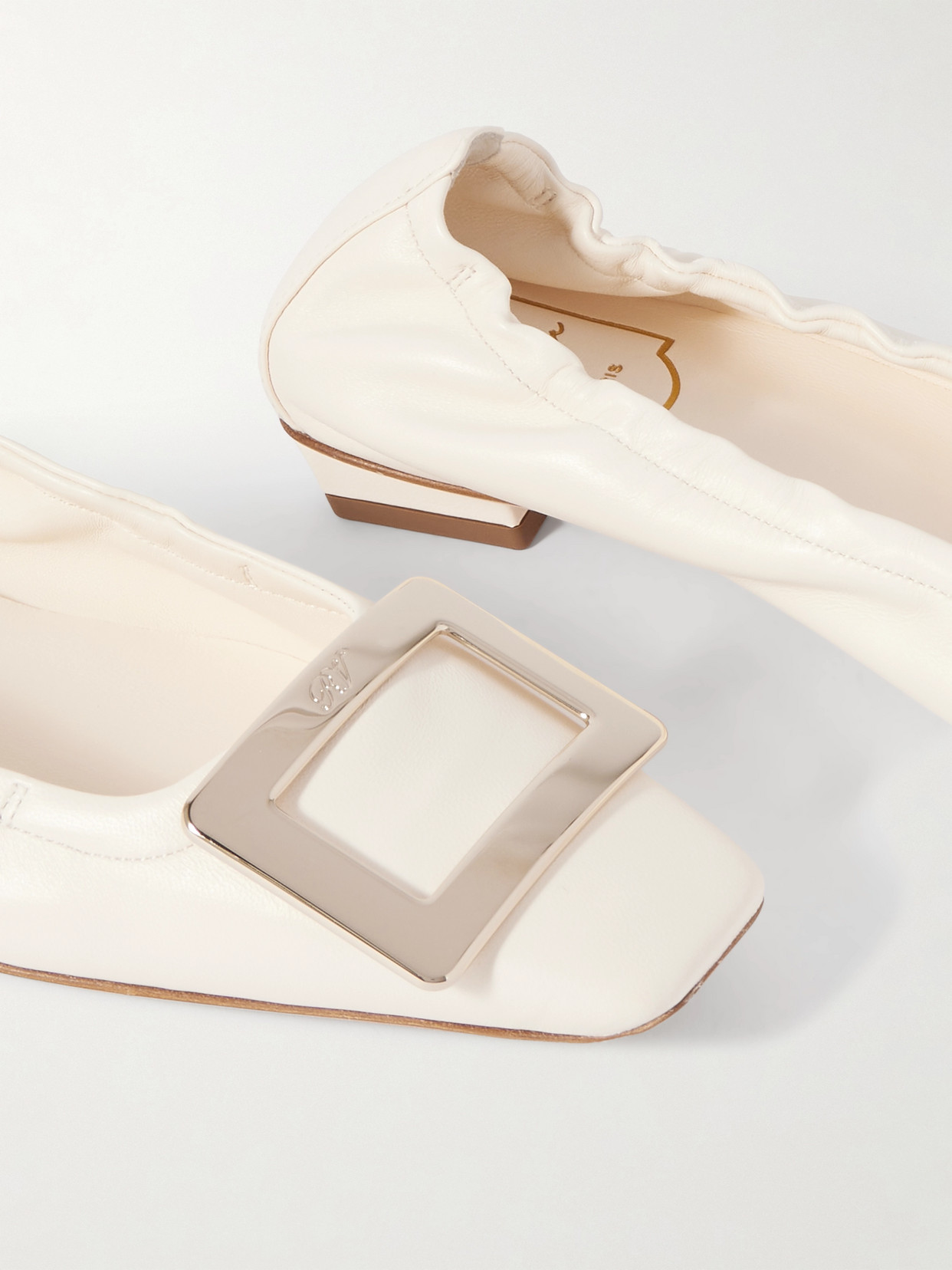 Roger Vivier Belle Vivier Ballet Flats In Ivory