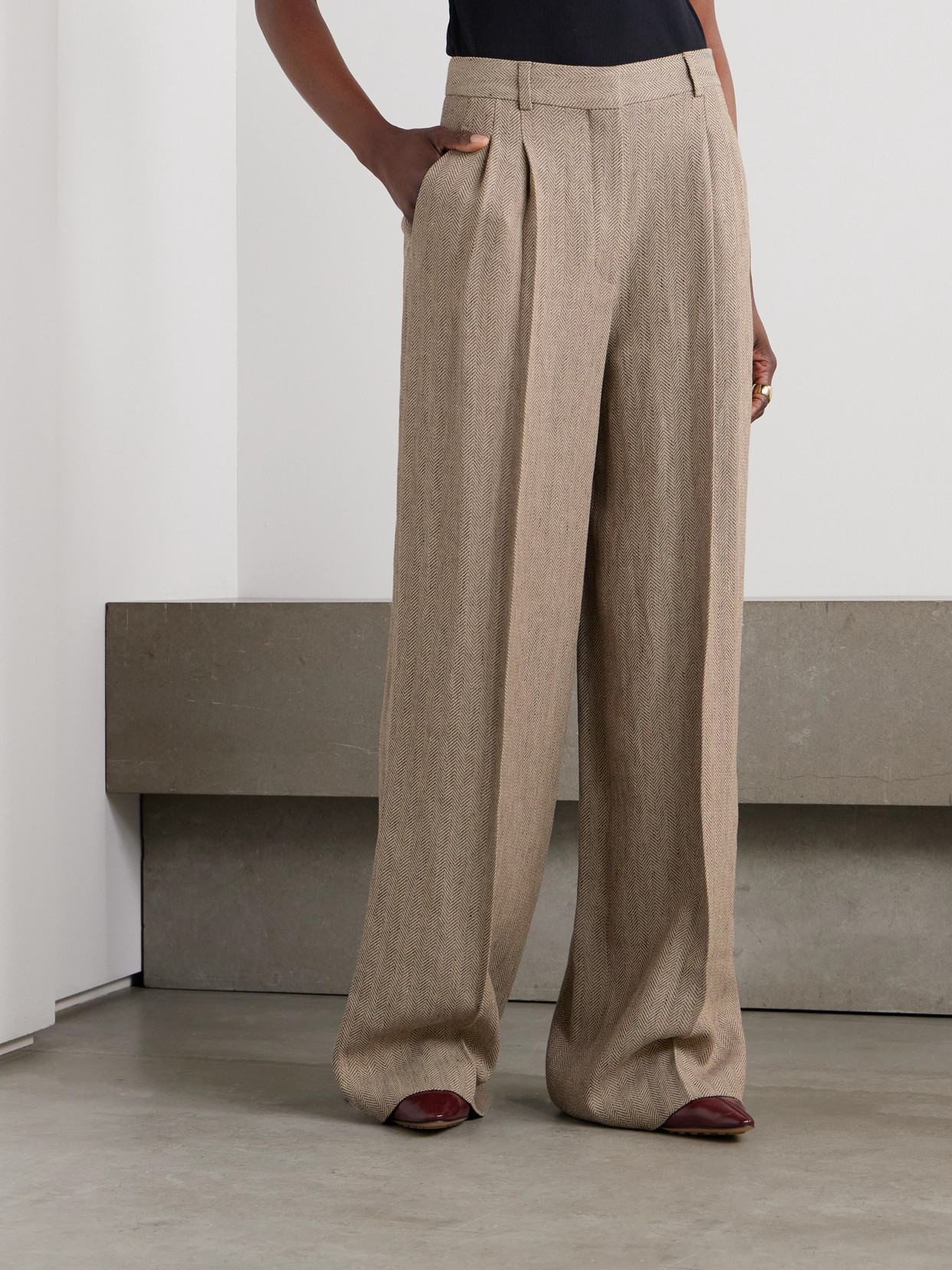 Loro Piana Nyack Pleated Herringbone Linen Wide-leg Pants In Brown