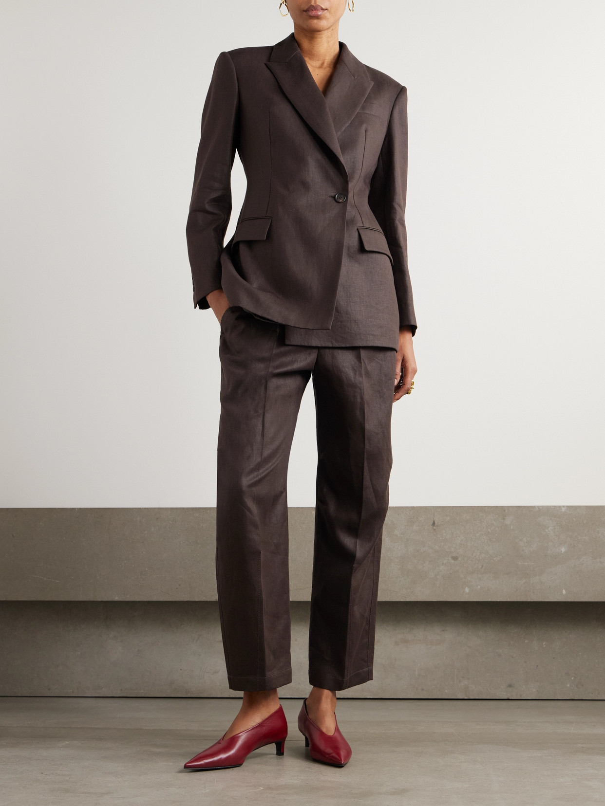 Shop Brunello Cucinelli Belted Linen Tapered Pants In Brown