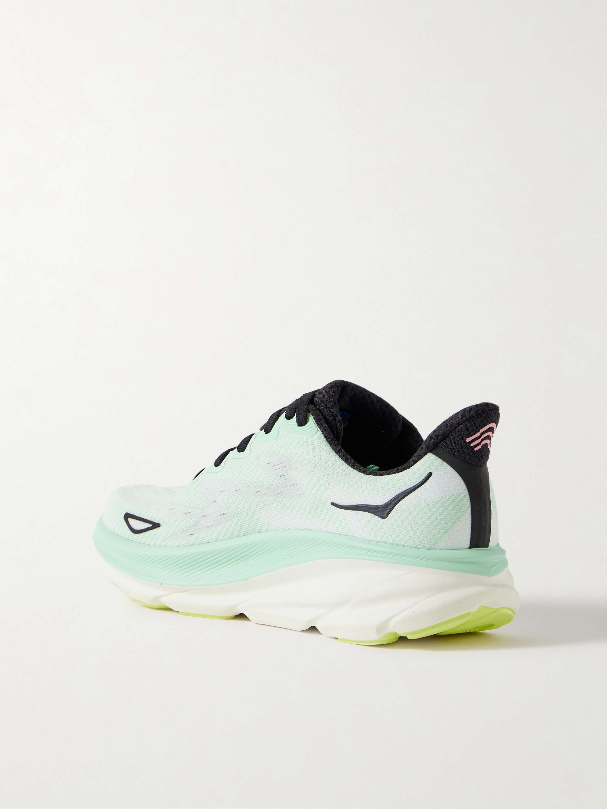 HOKA ONE ONE 