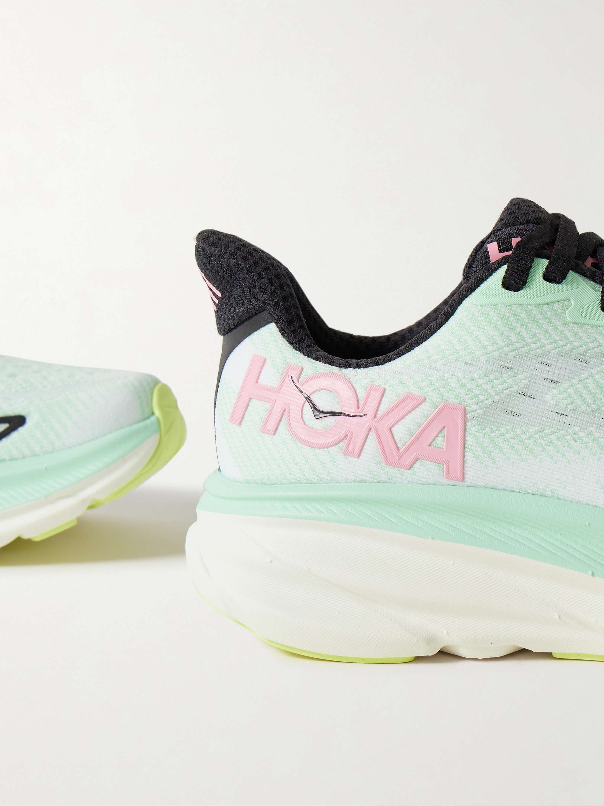HOKA ONE ONE 