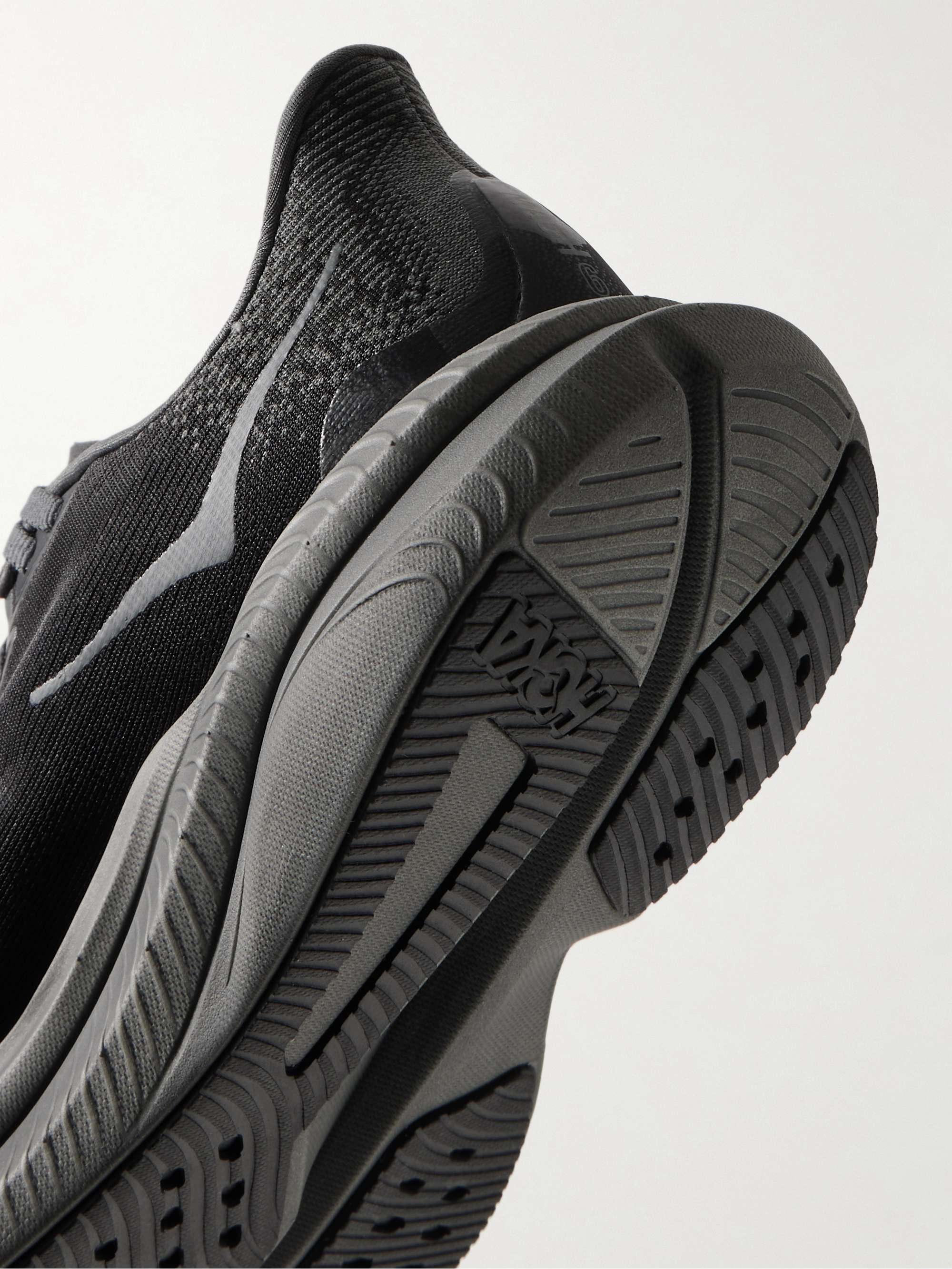 HOKA ONE ONE 