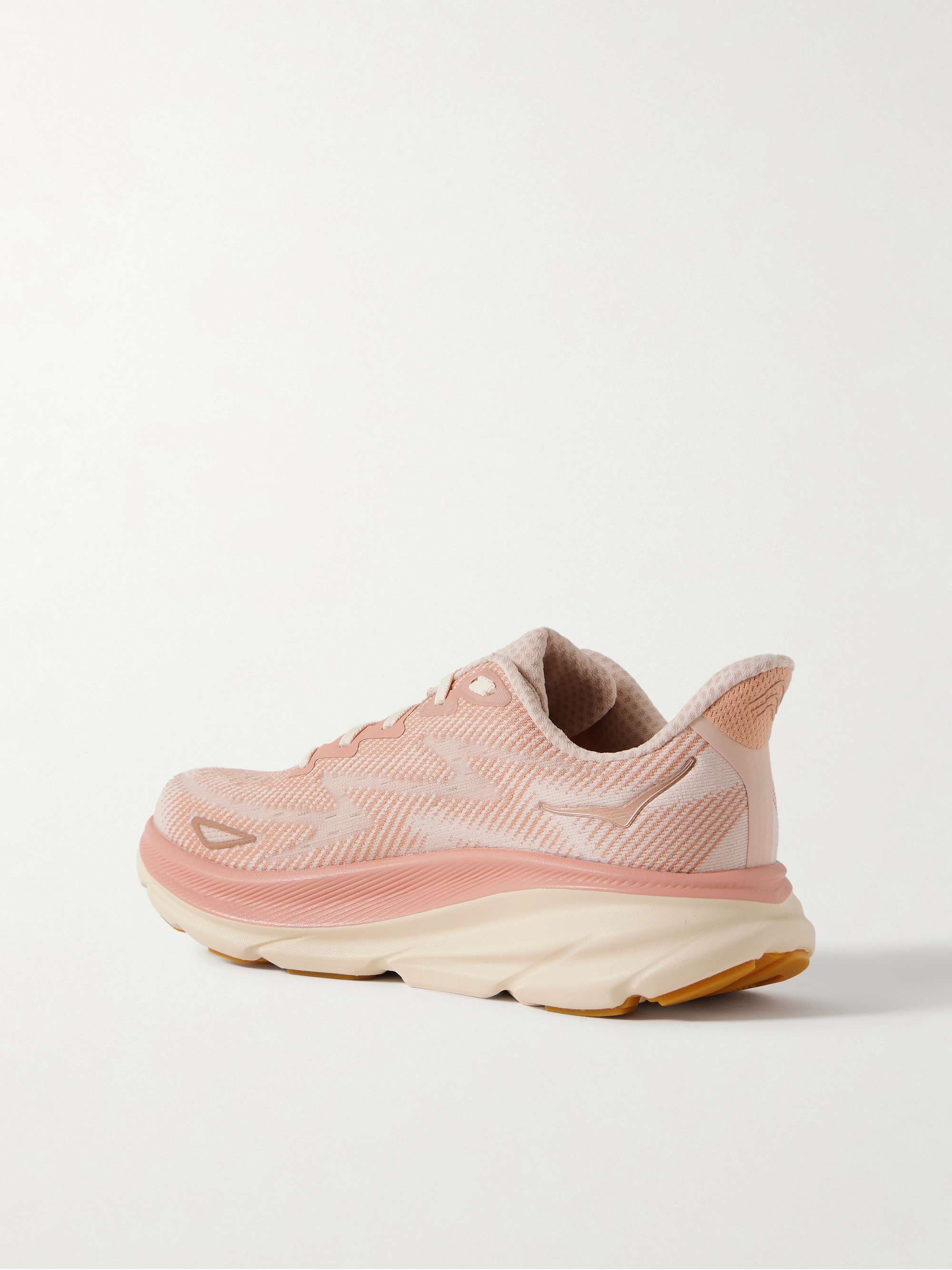 HOKA ONE ONE 