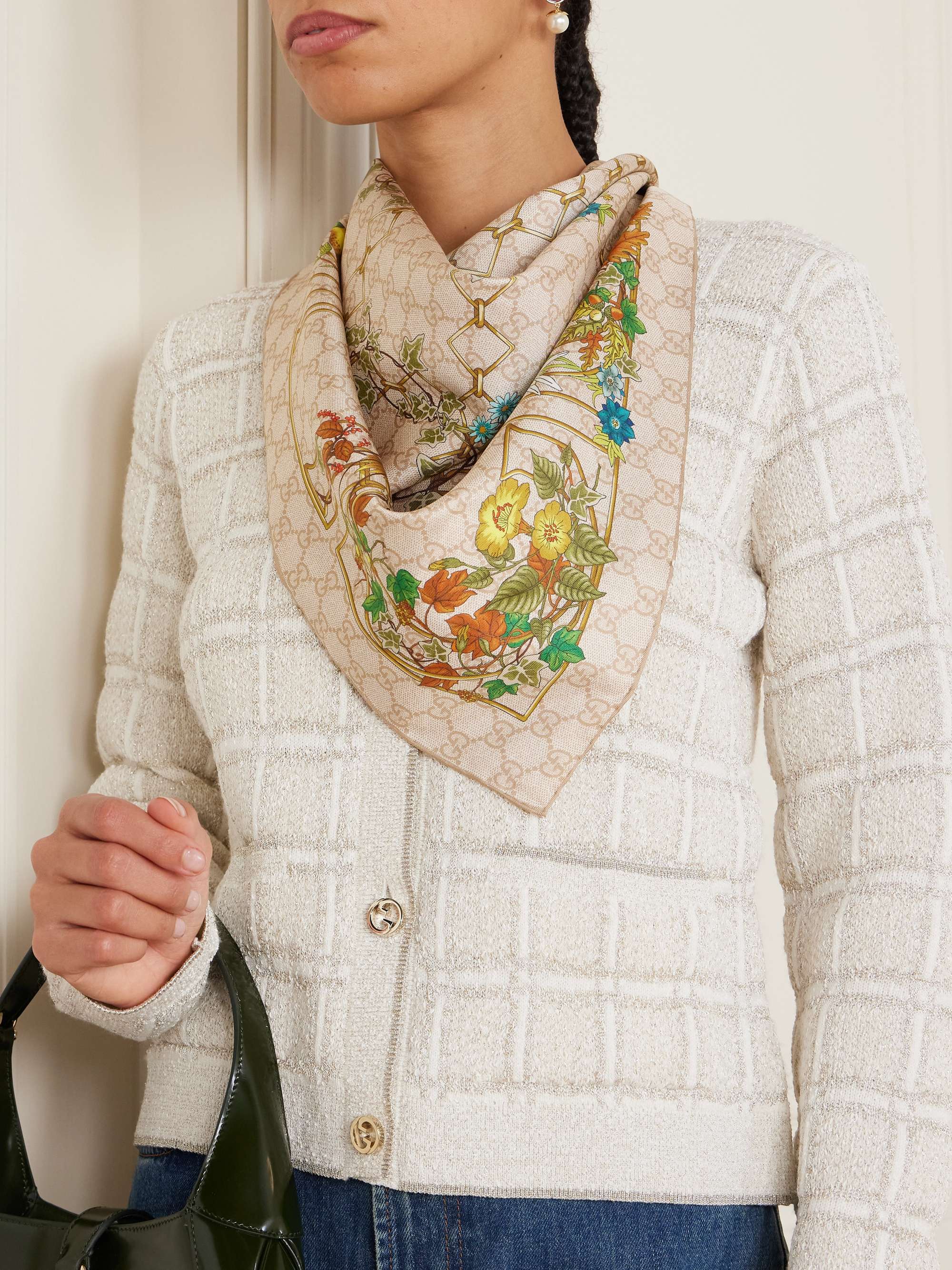 【人気沸騰】 silk Printed GUCCI scarf NET-A-PORTER | 小物