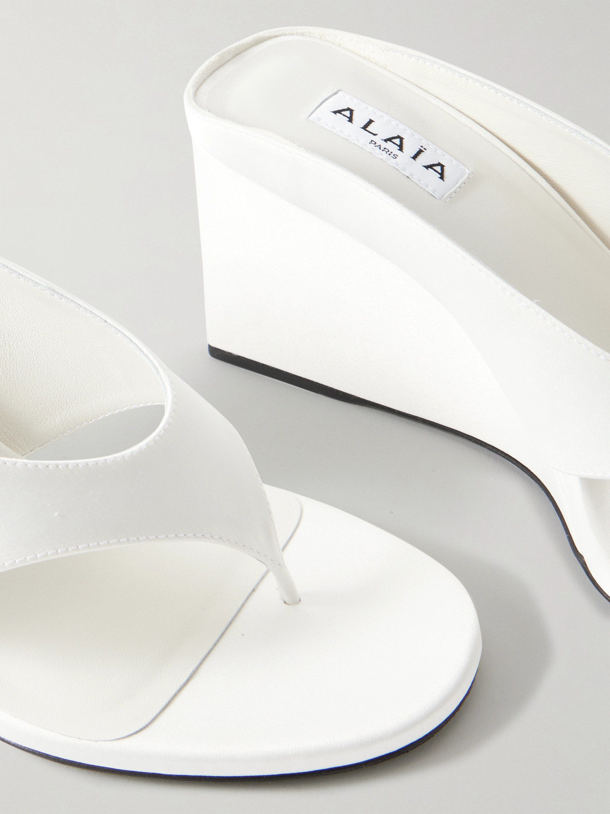 Alaïa Mule Infradito In White
